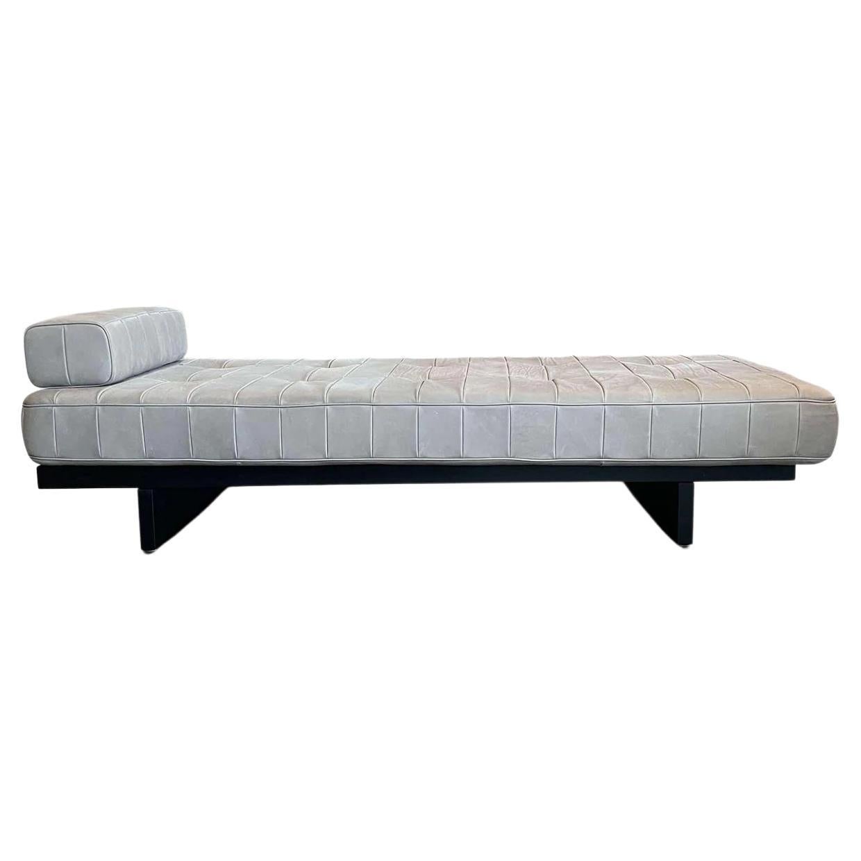 Ds 80/91 Daybed with 1 Side Cushion with Beech Frame For Sale