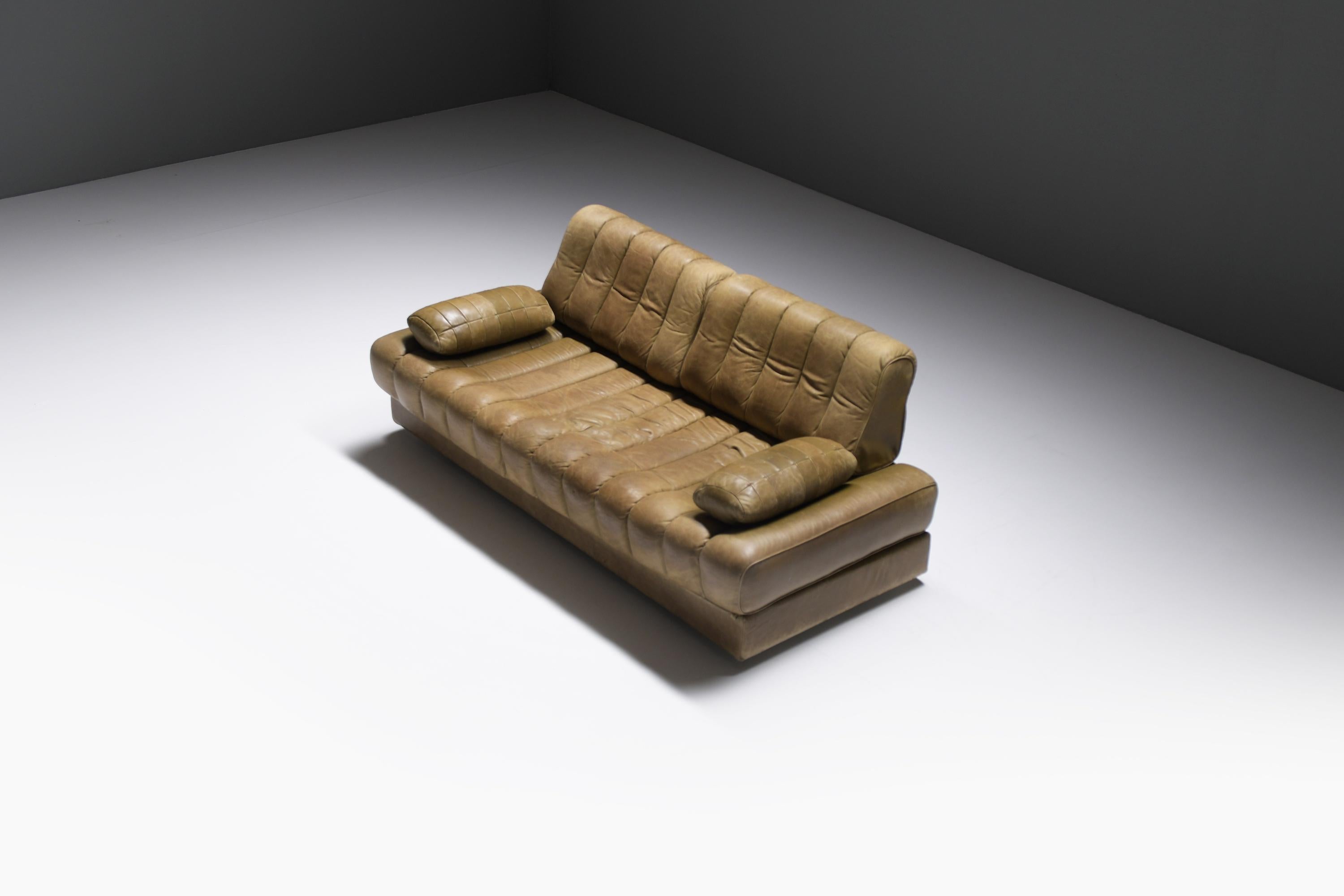 DS-85 sofa daybed in original leather by Team De Sede for De Sede Swiss In Good Condition In Buggenhout, Oost-Vlaanderen