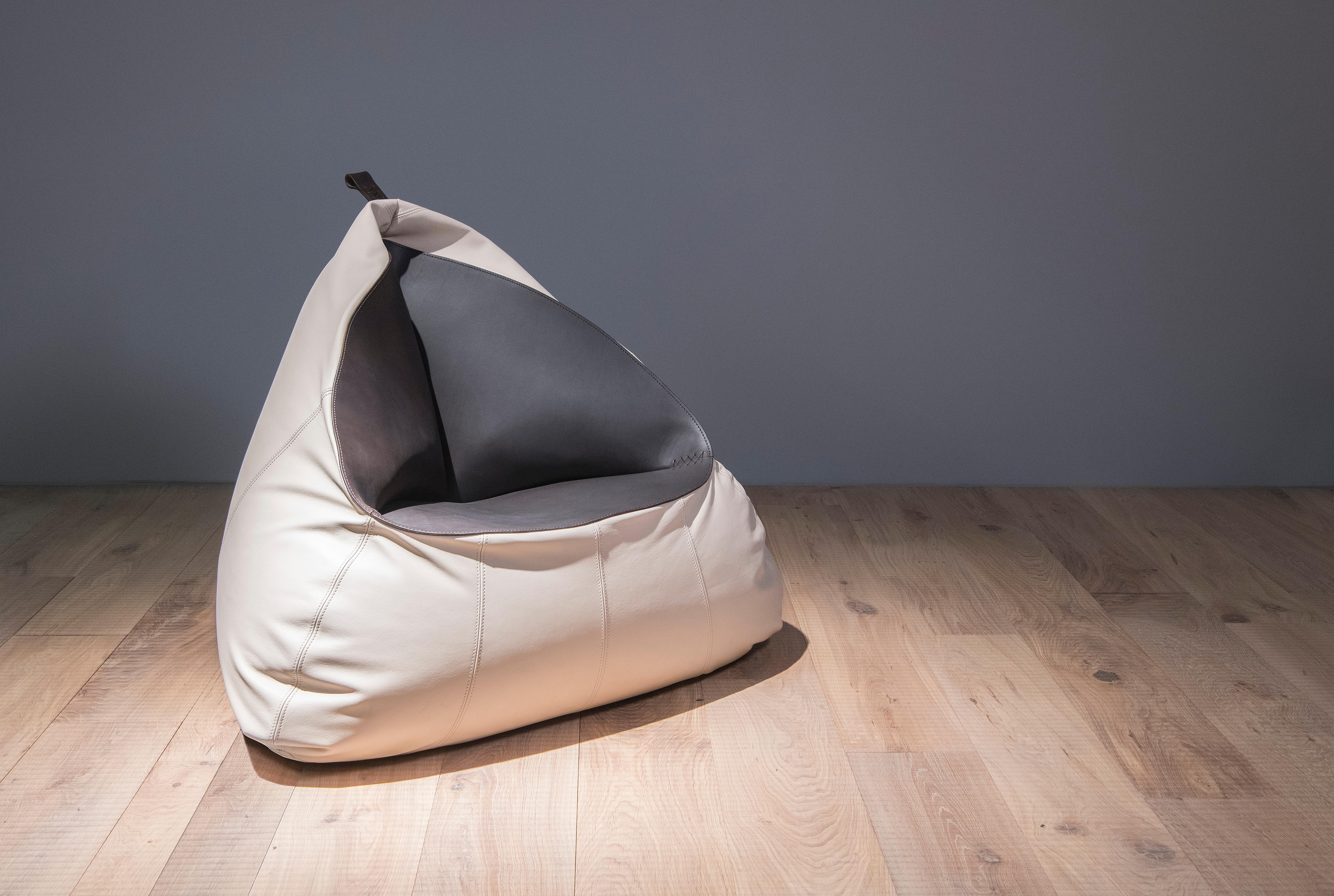 Beanbag chair DS-9090 by De Sede. Beanbags have long been a part of the De Sede inventory, but the manufacture has now gone one step further with the launch of DS-9090, a beanbag that defines sitting itself. A pyramid-shaped insert made of high