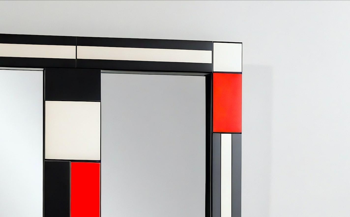 Miroir mural inspiré par De Stijl, fabriqué à la main par Artisanal Neuf - En vente à New York, NY