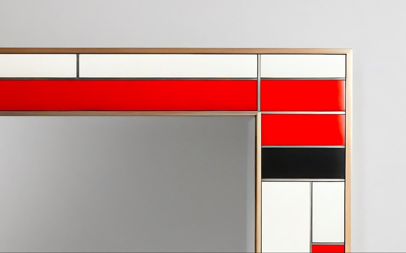 Miroir mural inspiré par De Stijl, fabriqué à la main par Artisanal Neuf - En vente à New York, NY