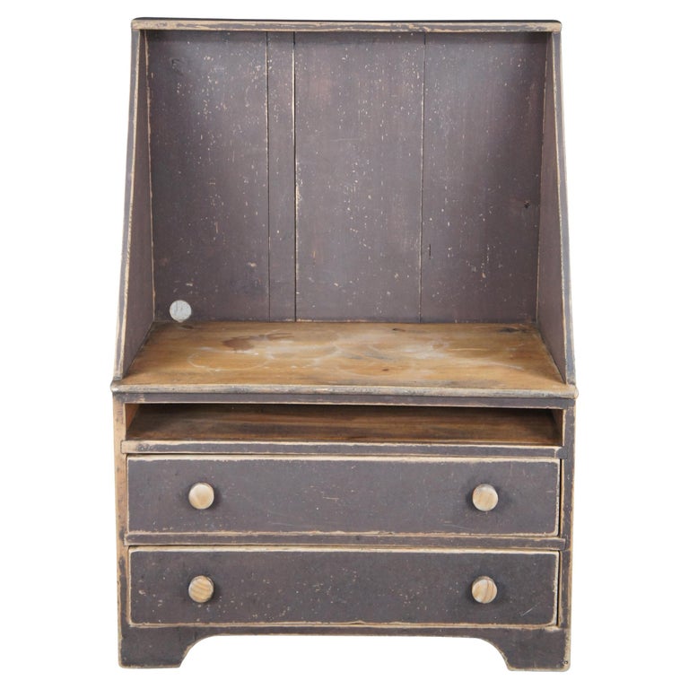 DS Whims Early American Primitive Painted Pine Bucket Bench Media