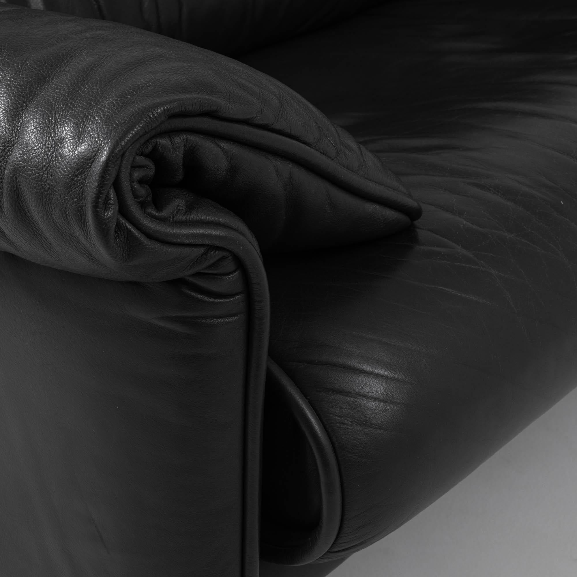 DS14 De Sede 20th Century Leather Sofa For Sale 4