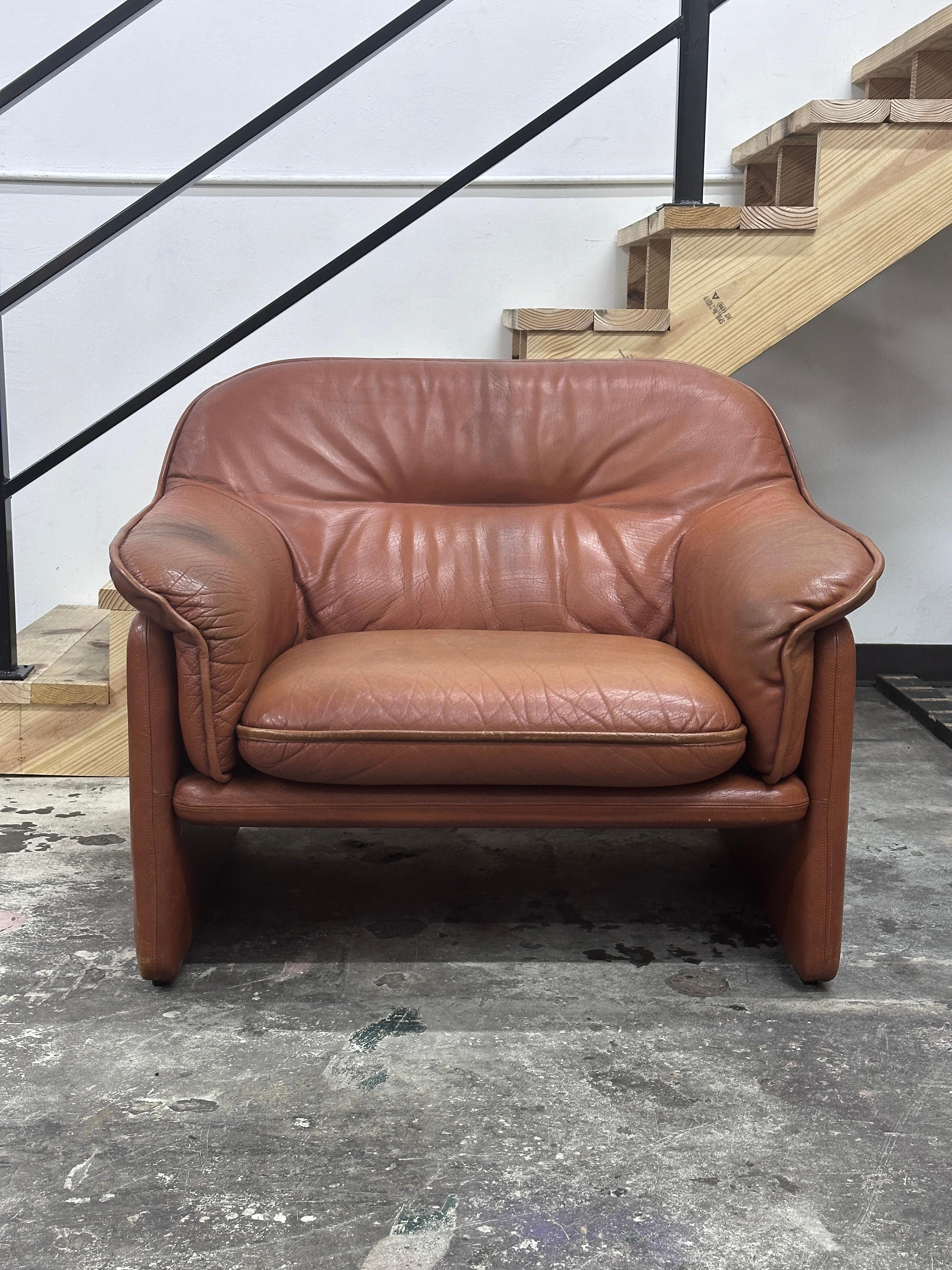 DS16 chair by De Sede. In excellent vintage condition with minor staining and fades consistent with age. Back cushion and arms/sides is one solid piece that removes with one seat cushion.