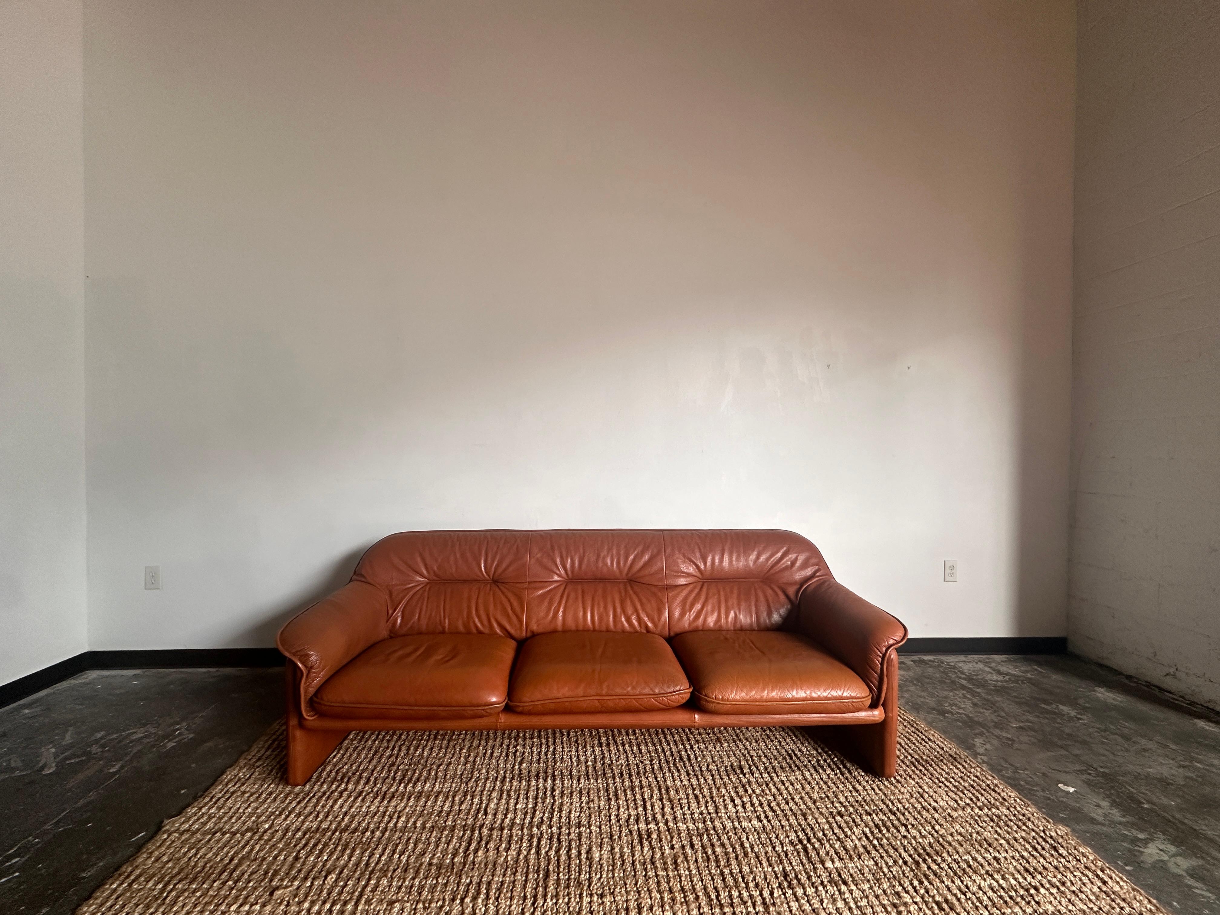 DS16 three-seater sofa by De Sede in excellent vintage condition. There is minor staining and wear consistent with age. Back cushion is one large piece that removes, and there are three seat cushions.