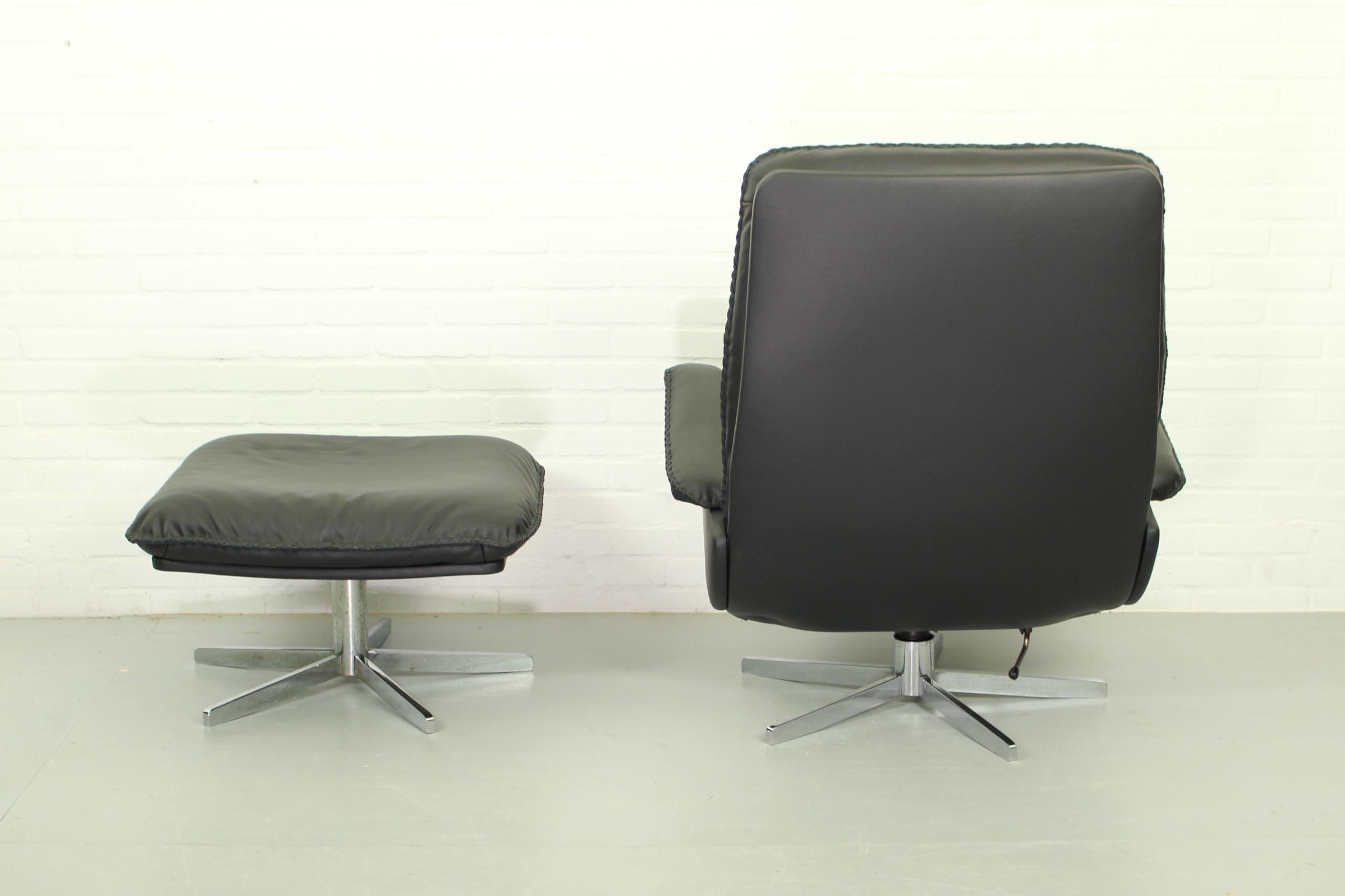 Ds231 James Bond Highback Swivel Chair and Matching Ottoman by De Sede Switzerla For Sale 3