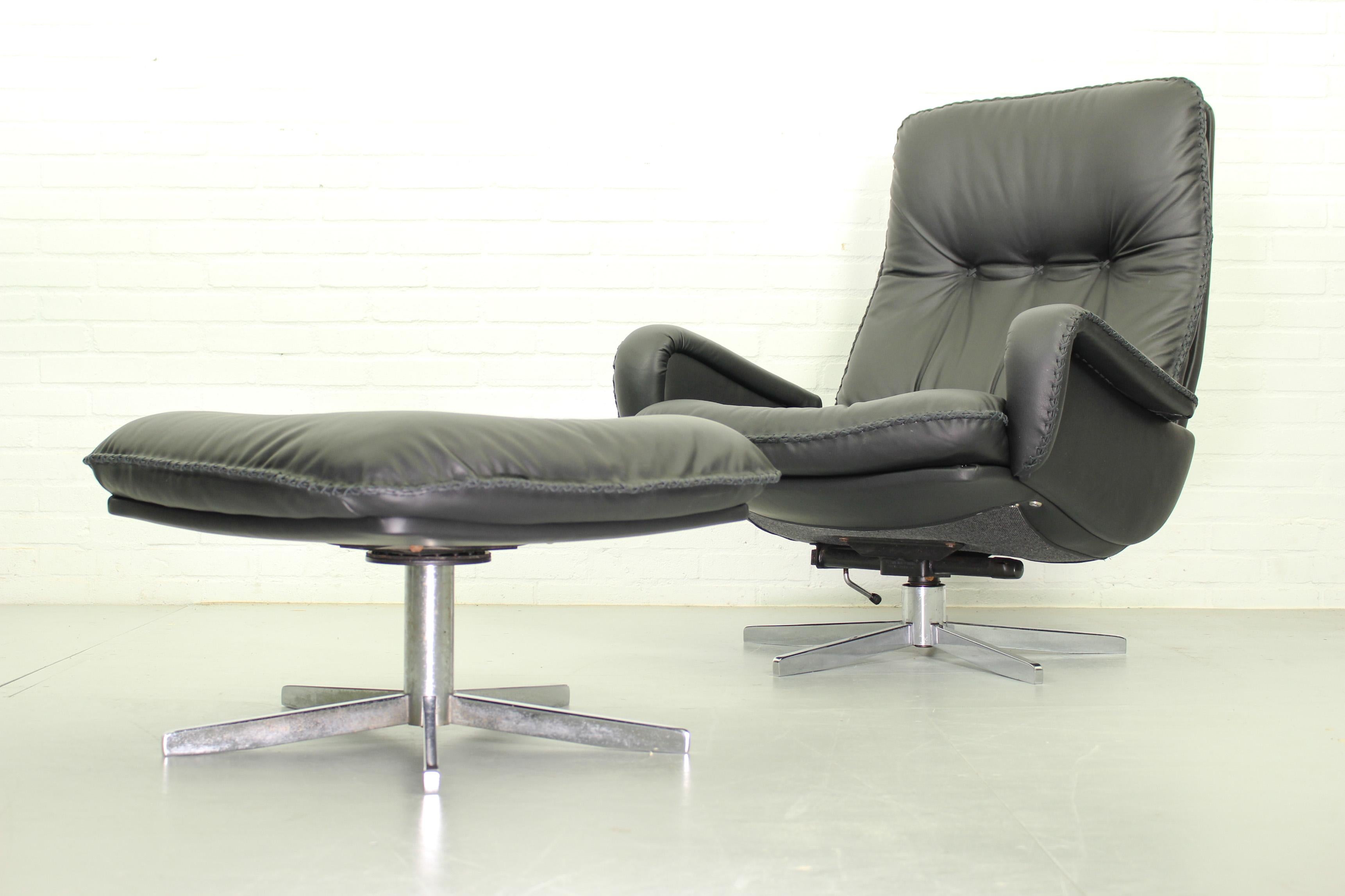 Swiss Ds231 James Bond Highback Swivel Chair and Matching Ottoman by De Sede Switzerla For Sale