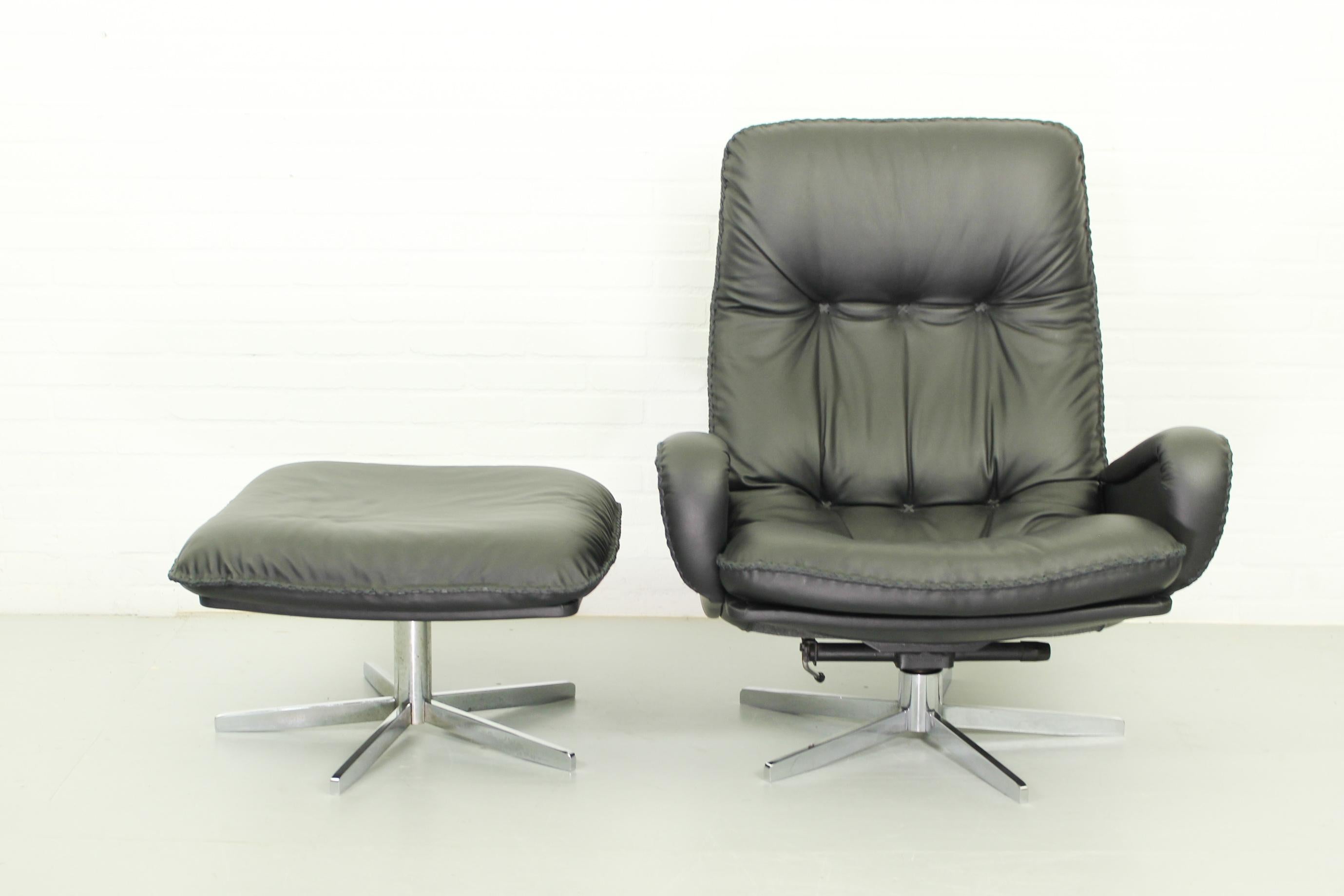 20th Century Ds231 James Bond Highback Swivel Chair and Matching Ottoman by De Sede Switzerla For Sale