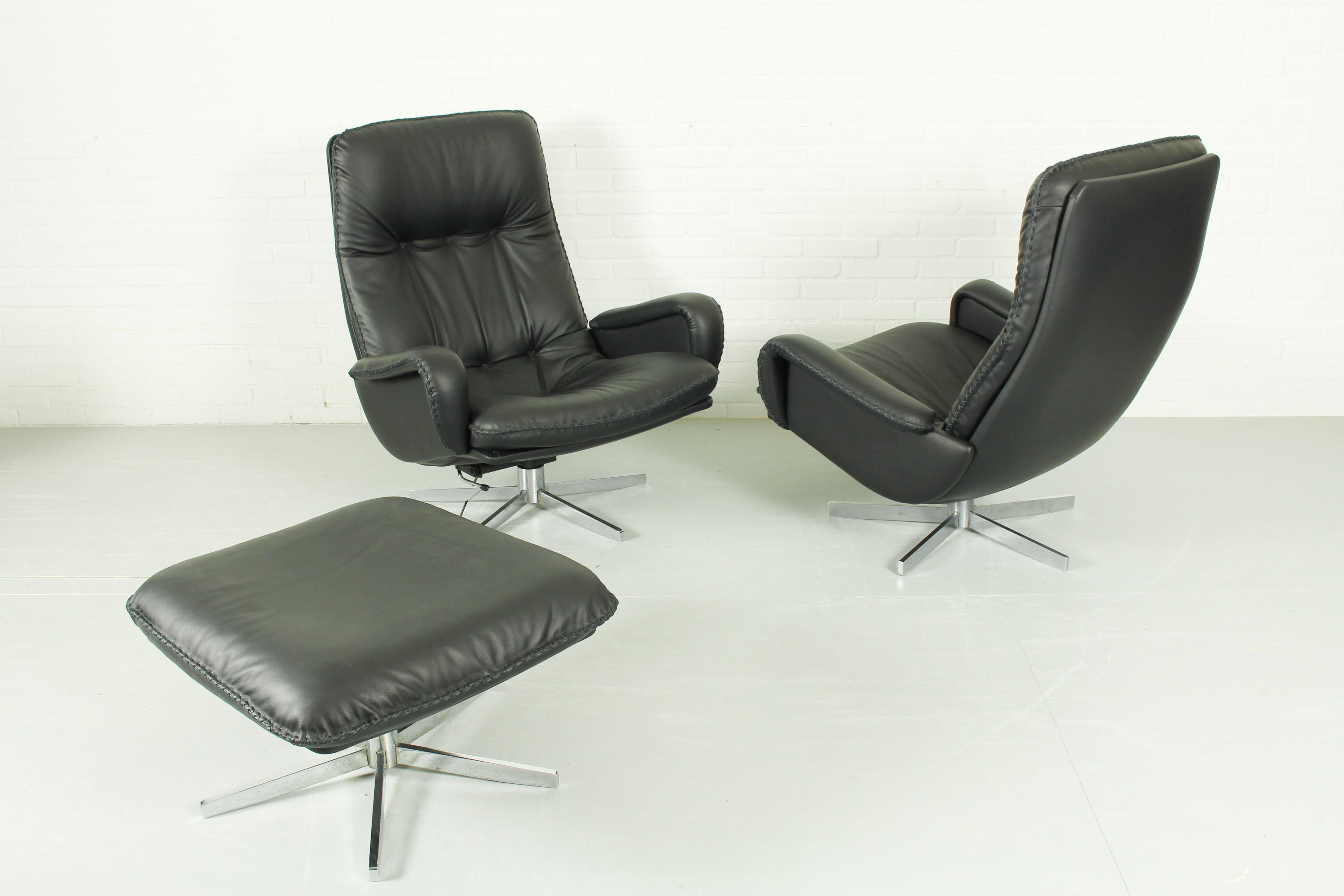Swiss DS231 James Bond highback swivel chairs and matching ottoman by de Sede Switzerl For Sale