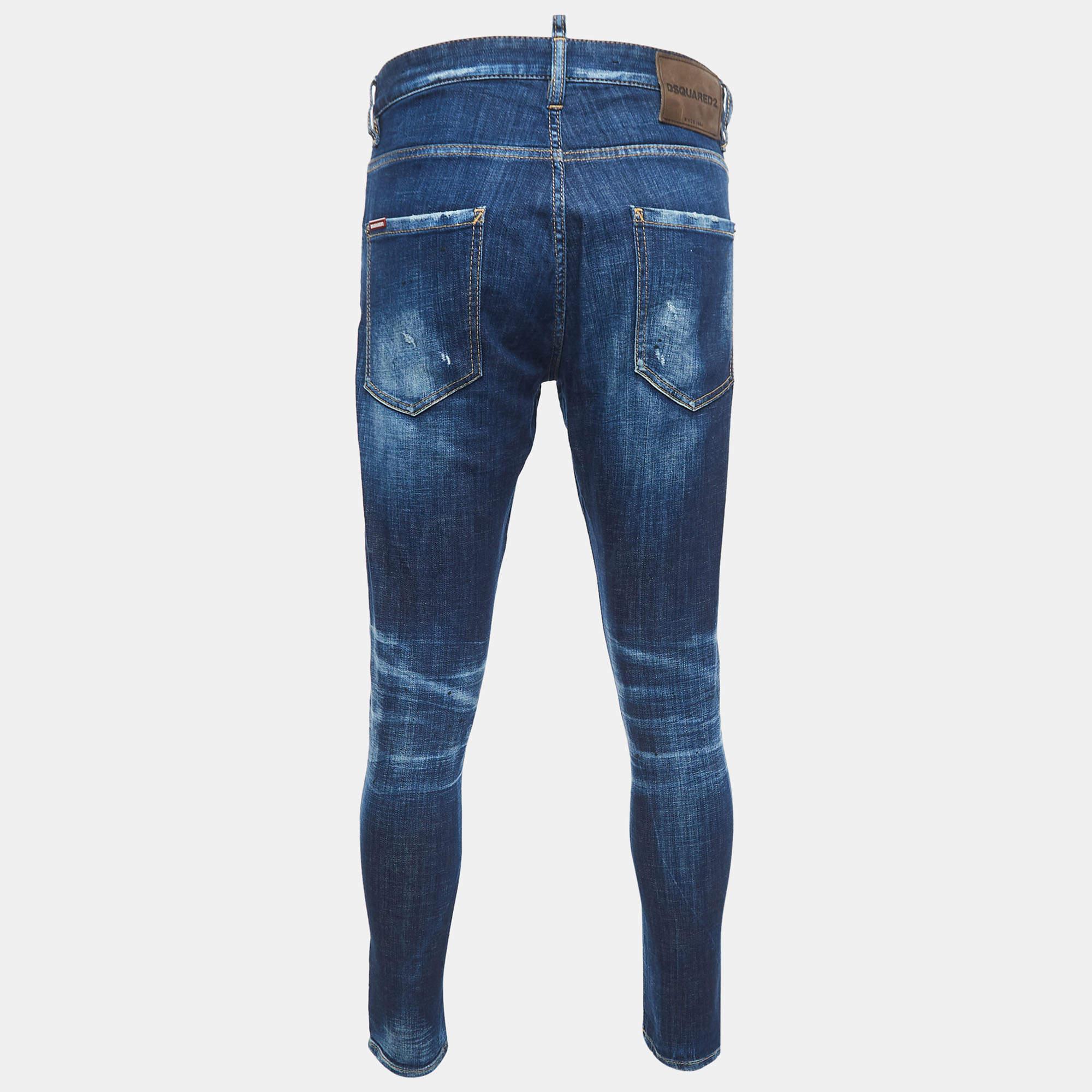 Fai un salto di stile con questi jeans Dsqaured2 da uomo. Realizzate con precisione, offrono un mix perfetto di moda e comfort, rendendole un must have per ogni guardaroba.