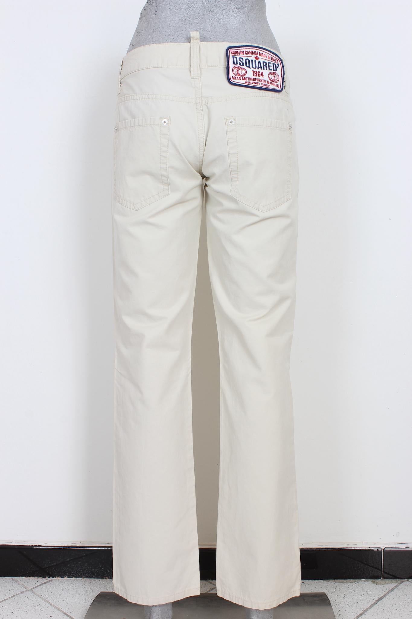Dsquared 2000s beige trousers. Straight model, narrow leg, in cotton. Made in italy.

Size: 44 It 10 Us 12 Uk

Waist: 43 cm
Length: 95 cm
Crotch length: 75 cm
Hem: 20 cm