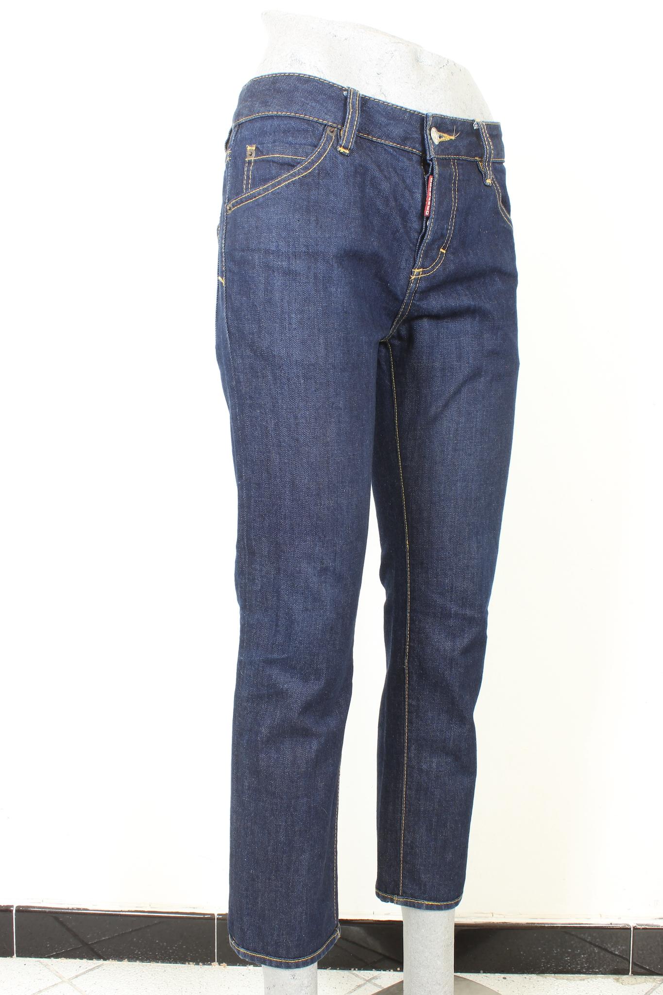 Klassische 2000er-Jeans von Dsquared. Gerades Modell, niedrige Taille, blaue Farbe aus Baumwolle. Hergestellt in Italien.

Größe: 40 IT 6 US 8 UK

Taille: 41 cm
Länge: 92 cm
Saum: 15 cm
Innere Länge: 66 cm