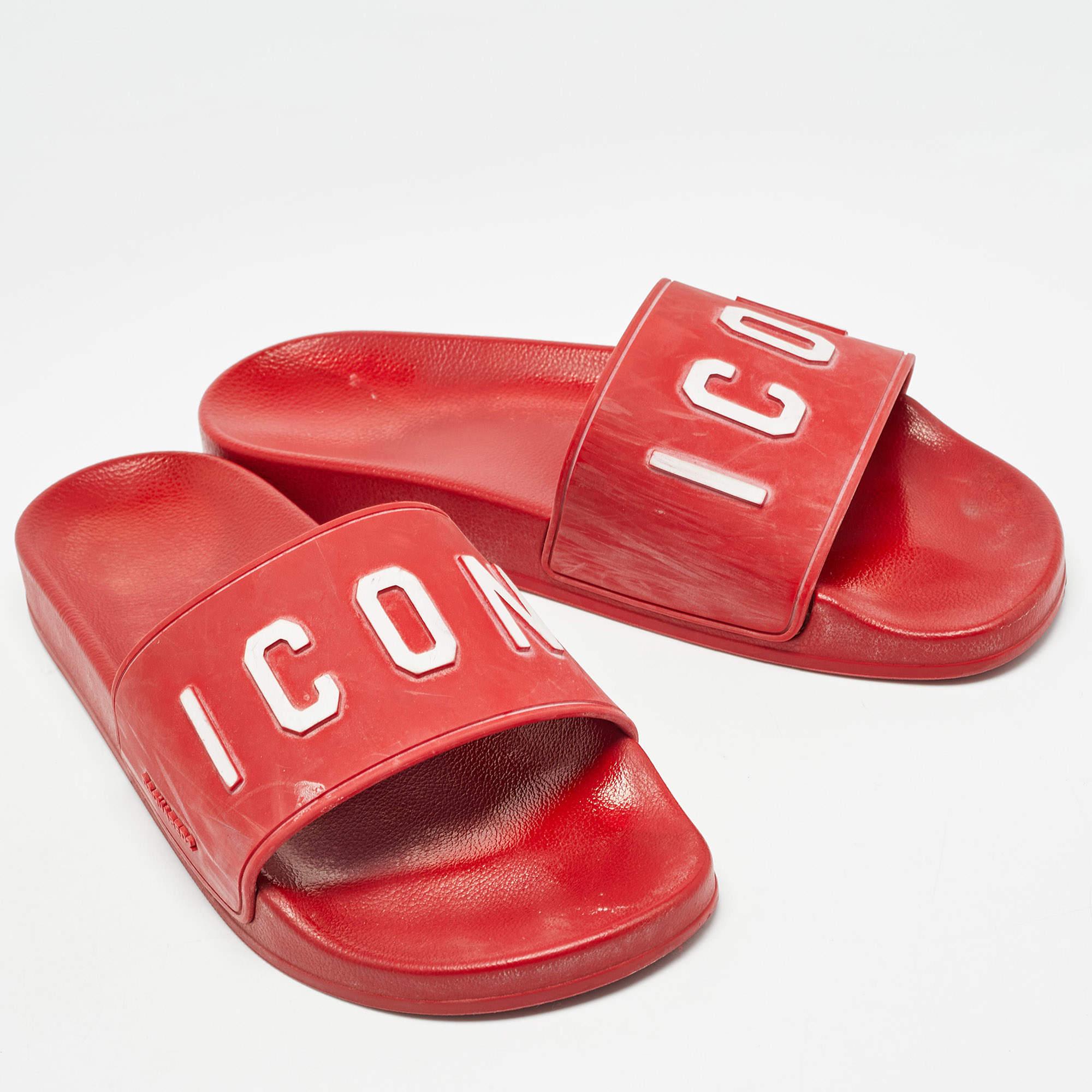 Dsquared Red Rubber Icon Embossed Beach Slides Size 41 In Fair Condition For Sale In Dubai, Al Qouz 2