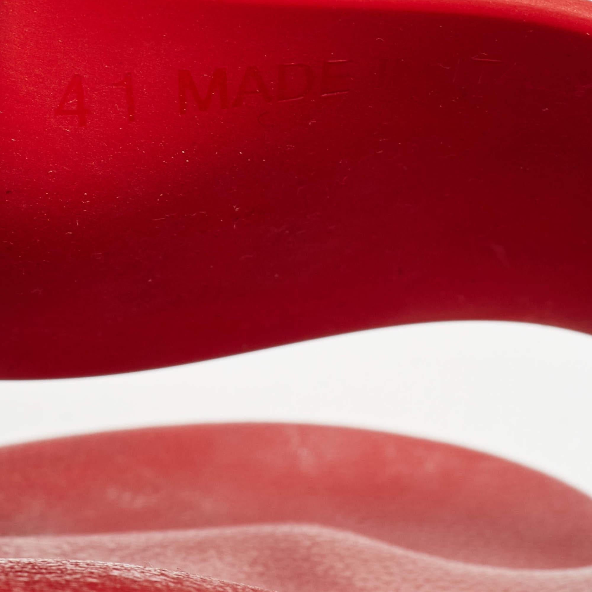 Dsquared Red Rubber Icon Embossed Beach Slides Size 41 For Sale 3
