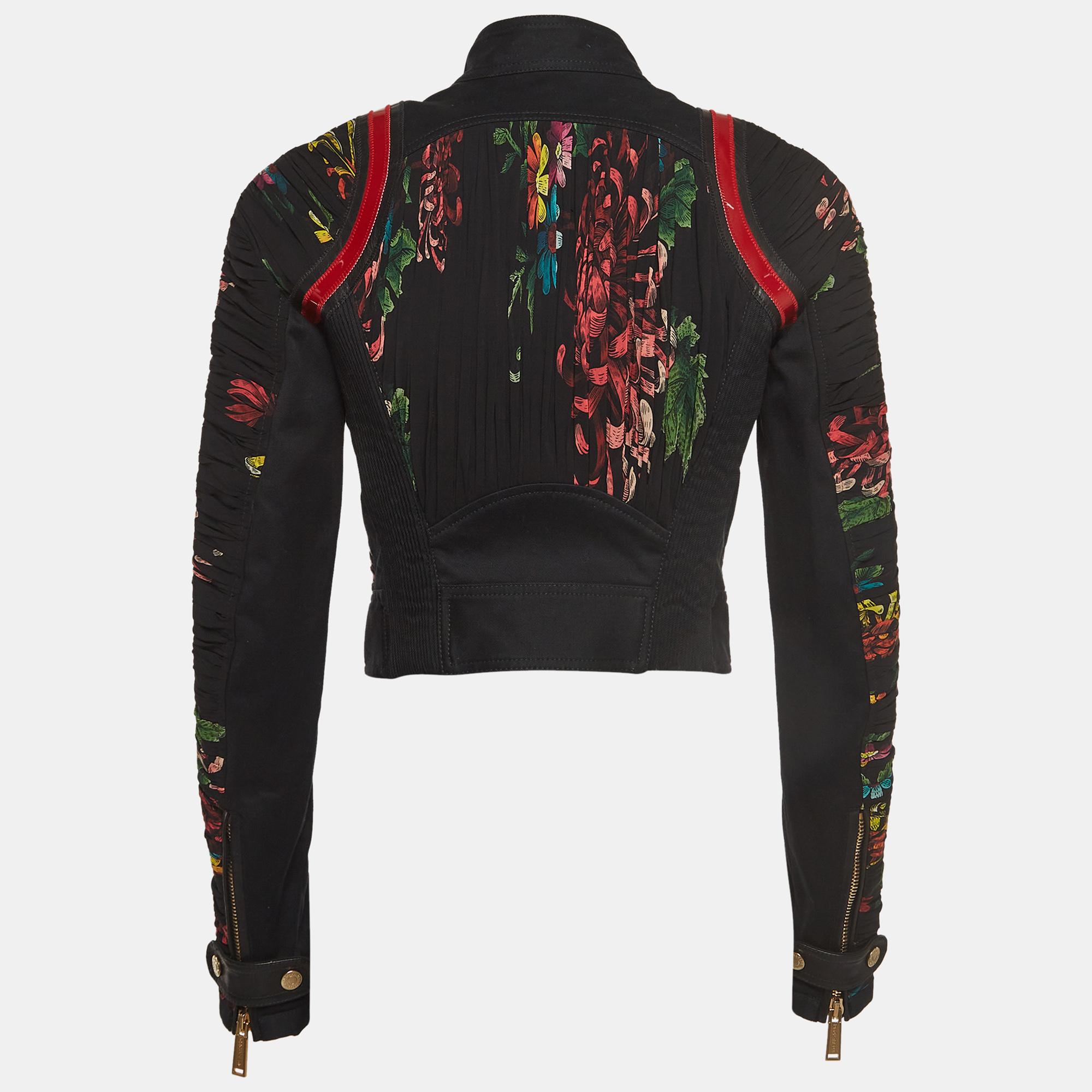 Create the most cool, chic and trendy rocket chic looks wearing this Dsquared2 jacket. Designed from leather, this luxurious piece is made in a floral print design and is secured by a zipper closure.

