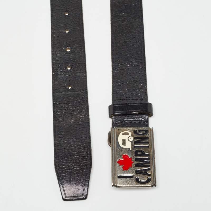 Cette pièce de créateur est un classique à ajouter à votre collection de ceintures. Coupée à une longueur pratique, la ceinture présente une finition lisse et une construction robuste. Il complétera toujours votre style.