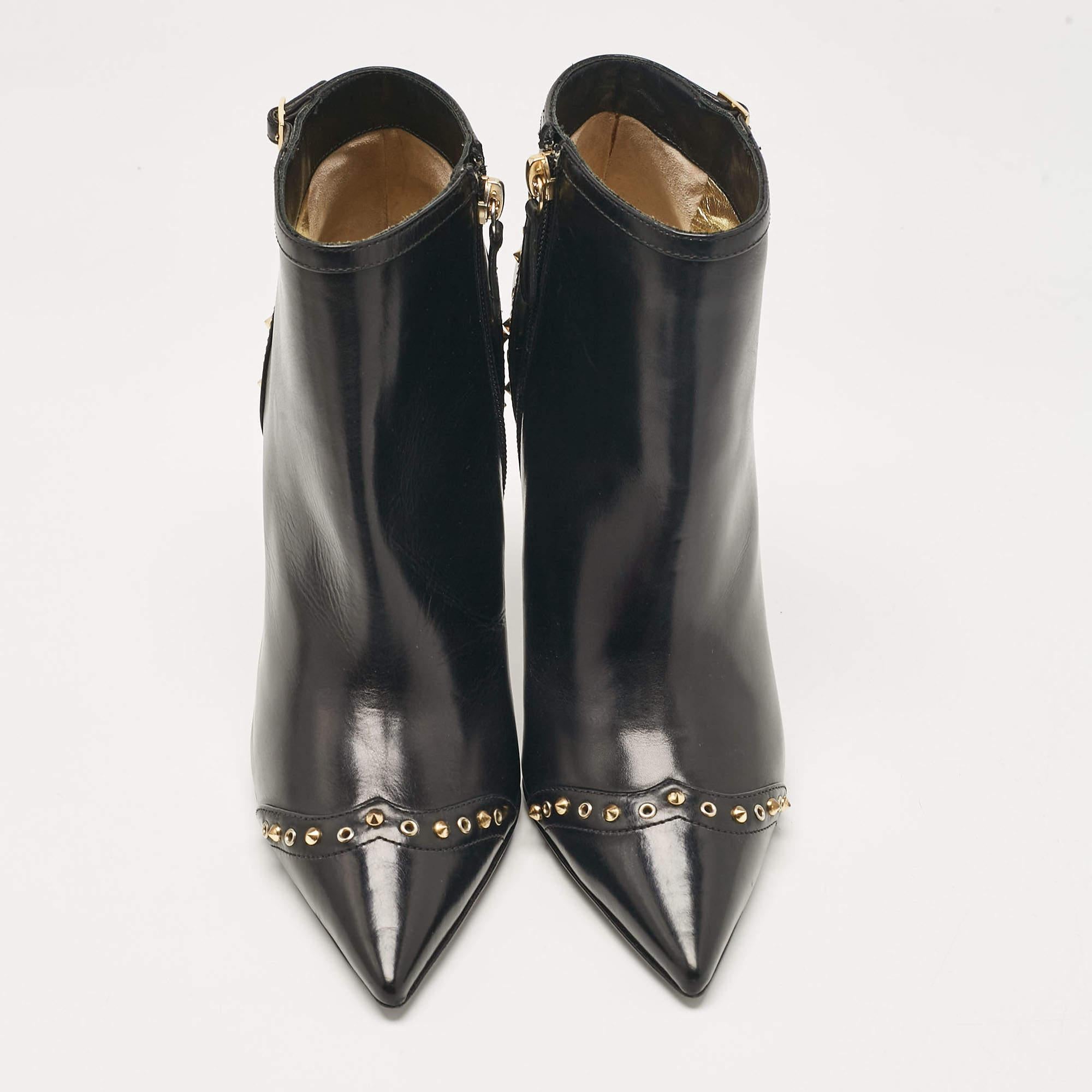 Noir Dsquared2 Bottines cloutées en cuir noir Taille 40 en vente
