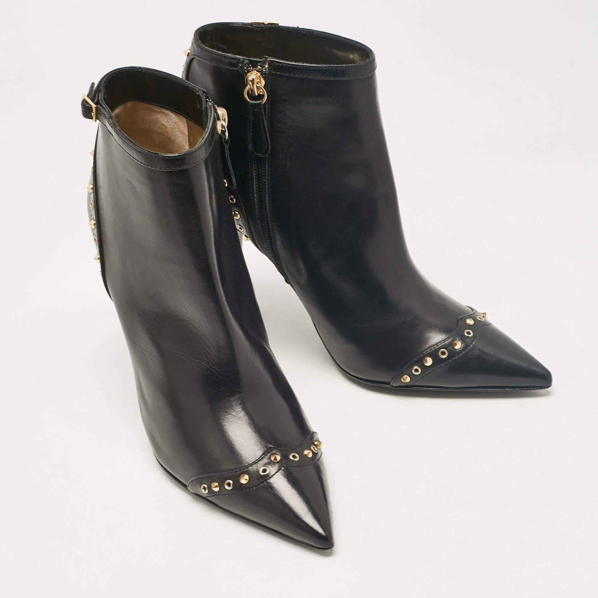 Dsquared2 Bottines cloutées en cuir noir Taille 40 Neuf - En vente à Dubai, Al Qouz 2