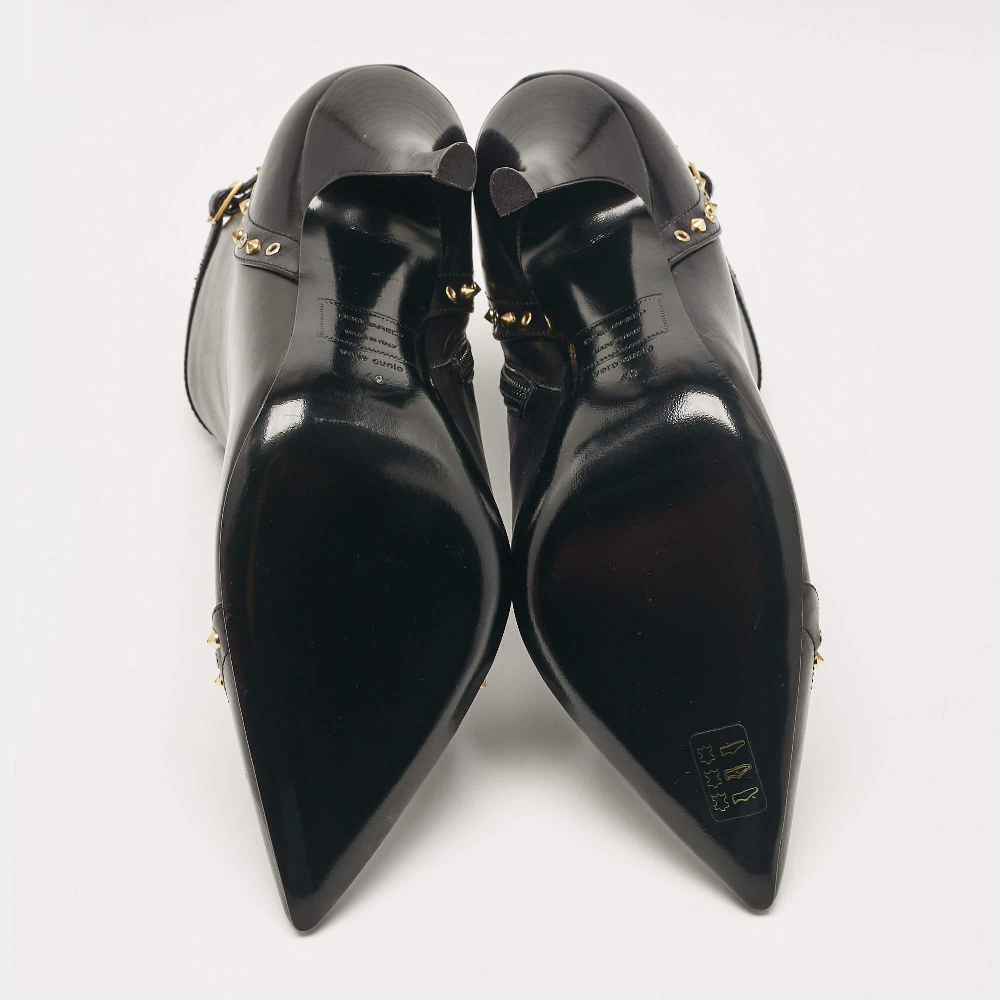 Dsquared2 Bottines cloutées en cuir noir Taille 40 en vente 1