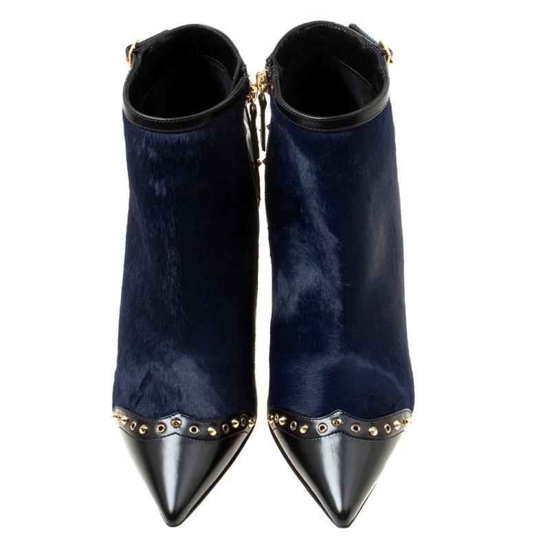 Dsquared2 Black Leather With Navy Blue Studded Pointed Toe Ankle Boots Size 39 In New Condition In Dubai, Al Qouz 2