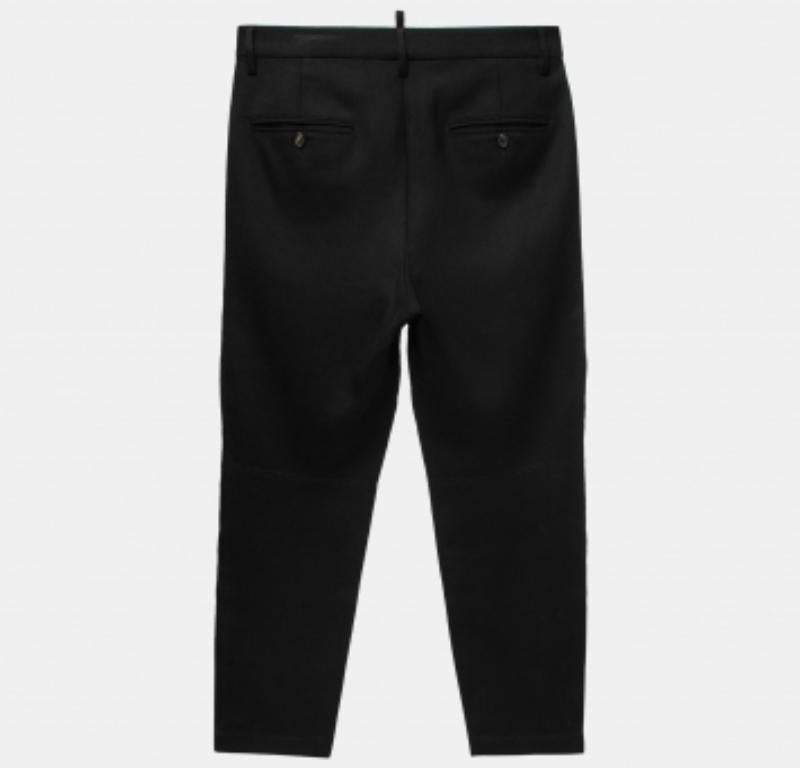 Valorizza il tuo abbigliamento formale con questo paio di pantaloni. Progettati con una silhouette e una vestibilità superba, questo paio di pantaloni ti renderà sicuramente elegante.