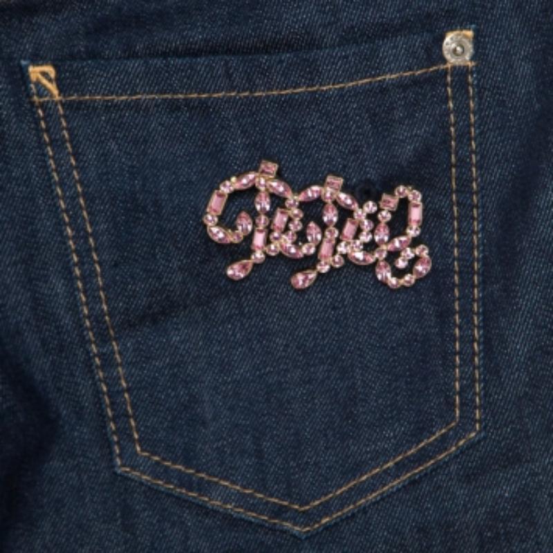 Dsquared2 Jean fuselé en denim foncé délavé avec insigne orné de cristaux S Excellent état - En vente à Dubai, Al Qouz 2