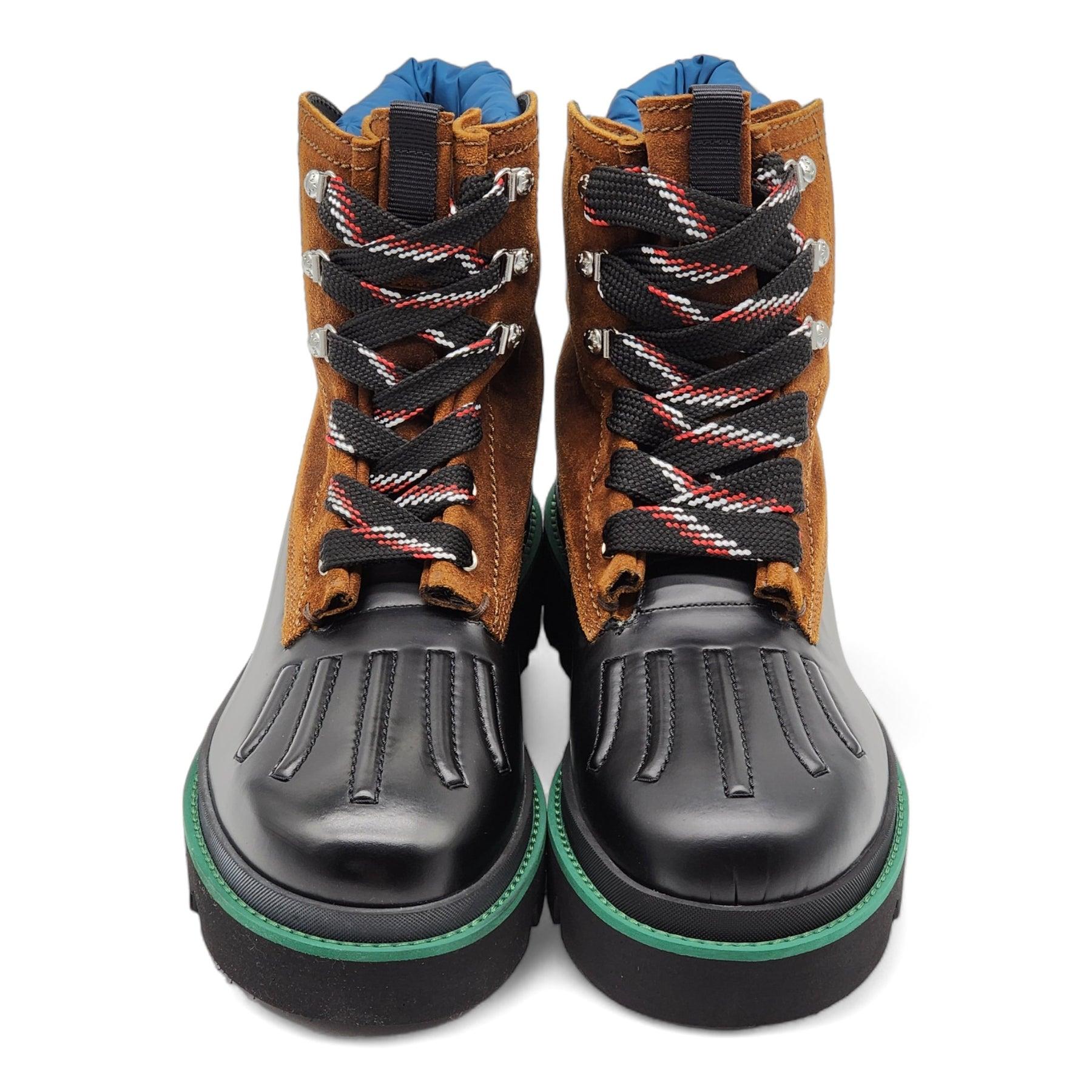 Bottes canard en caoutchouc et daim pour hommes par Dsquared.

Informations complémentaires :
Matière : Daim et caoutchouc 
Composition : Semelle : caoutchouc 100%.
Extérieur : Daim 100%, caoutchouc 100%
Couleur : Noir
Taille : 46 EU (13 US)
Pays :