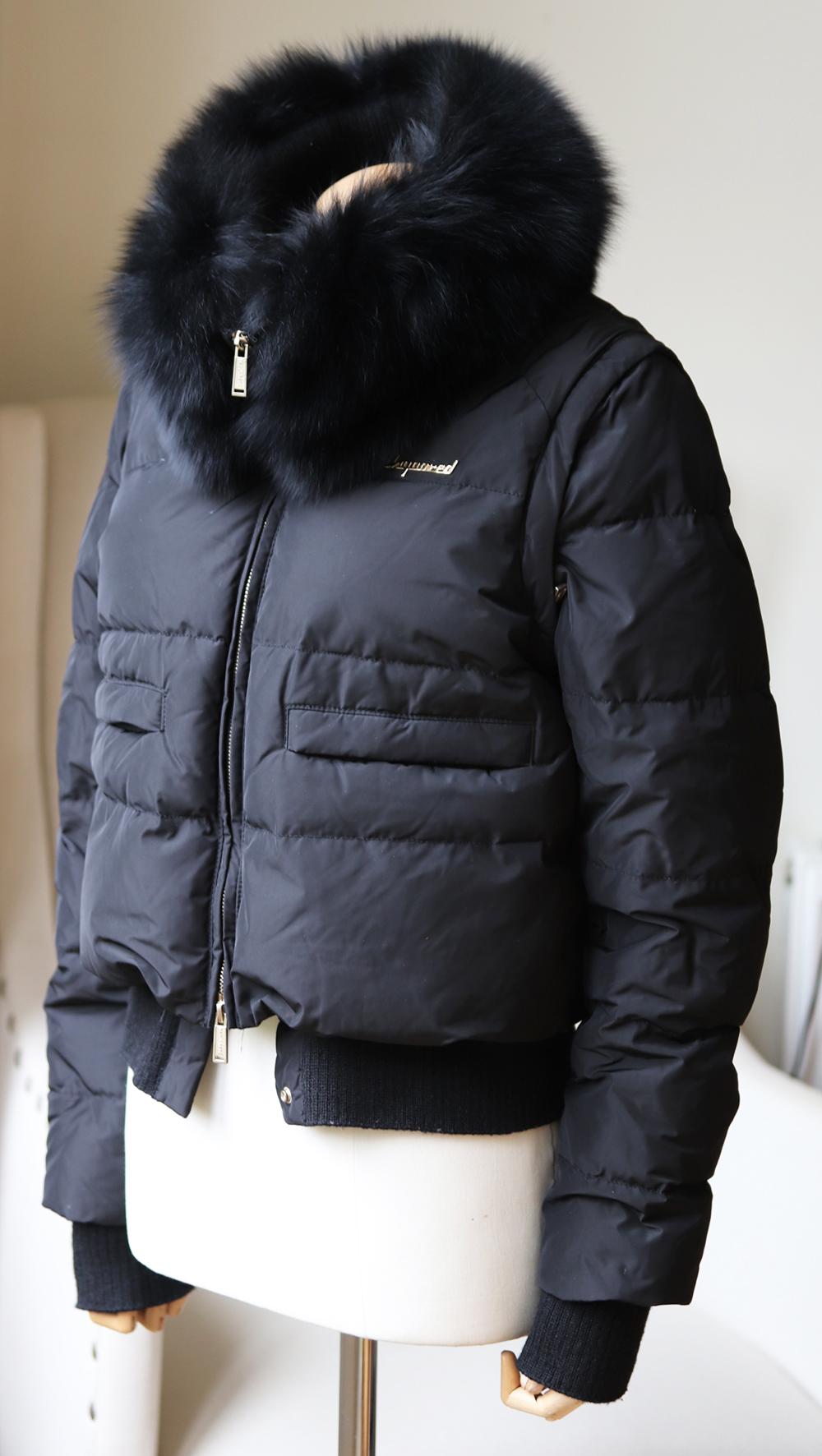 Cut from down, this jacket has a dyed fox-fur trim hood and is lightly padded with down.
There are discreet ribbed knit thick hems and cuffs for a warm fit.
Black down and fur (Fox).
Zip fastening through front.
100% Polyester; padding: 80% duck