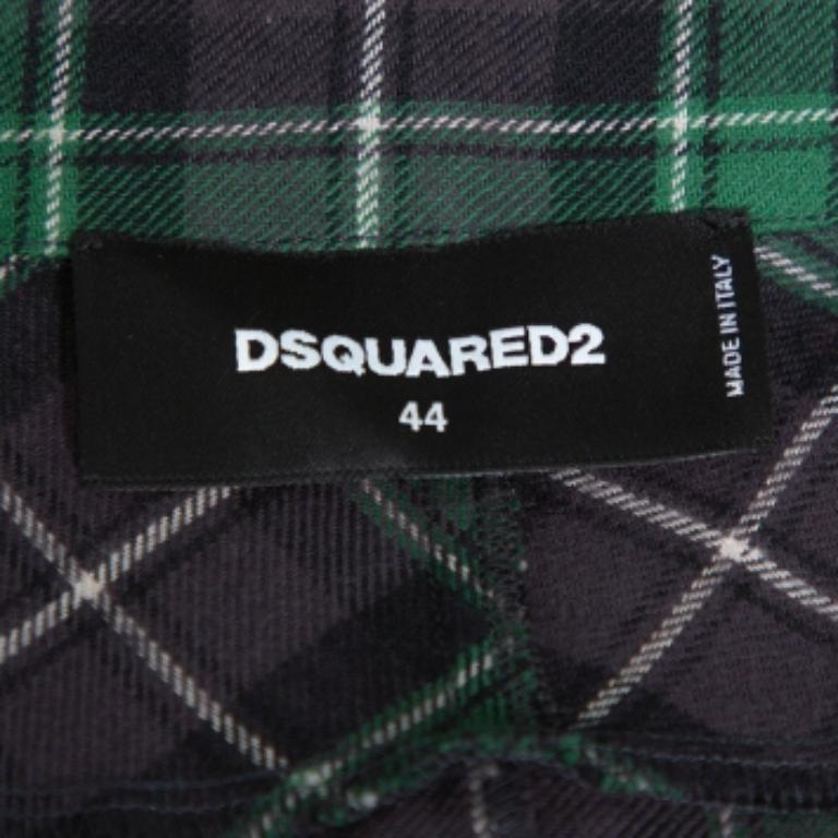 Tailored with precision using cotton, this flannel shirt from Dsquared2 will be a staple addition to your closet. It has long sleeves, a simple collar, full front buttons, and check patterns in green and grey. It will add to your casual style.