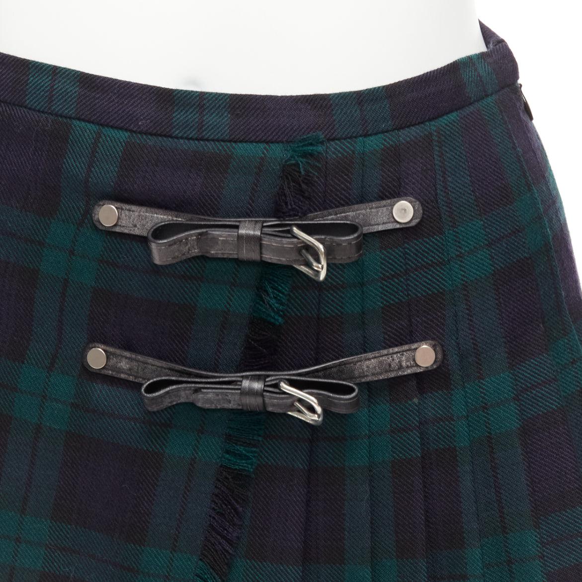 DSQUARED2 green Scotland plaid black leather bow buckle mini skirt XS
Reference: ANWU/A01175
Brand: Dsquared2
Material: Feels like wool
Color: Green, Black
Pattern: Checkered
Closure: Zip
Lining: Yellow Fabric
Extra Details: Side zip. Yellow fabric
