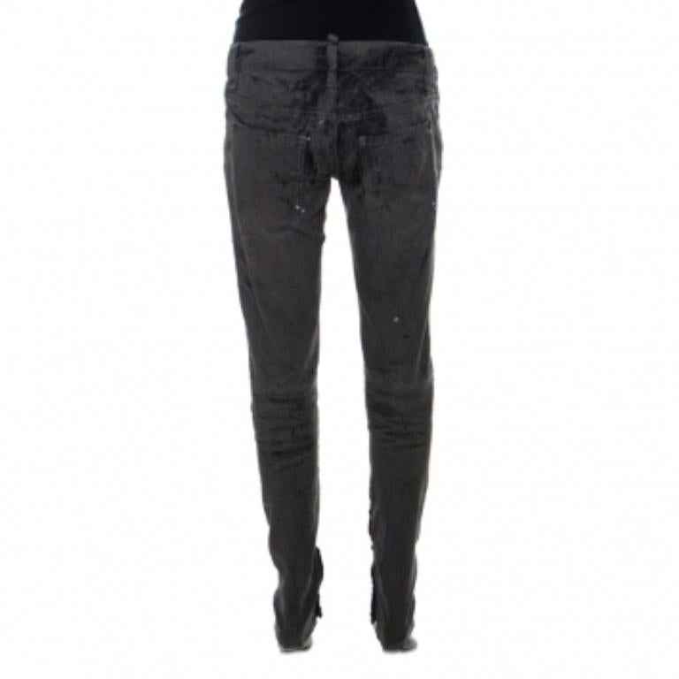 Fall in love with the feel and style of these exclusive jeans by Dsquared2. They are made of a cotton blend, embellished with crystals and tailored to offer a skinny fit. You must try wearing it with a stylish top and high heel sandals.