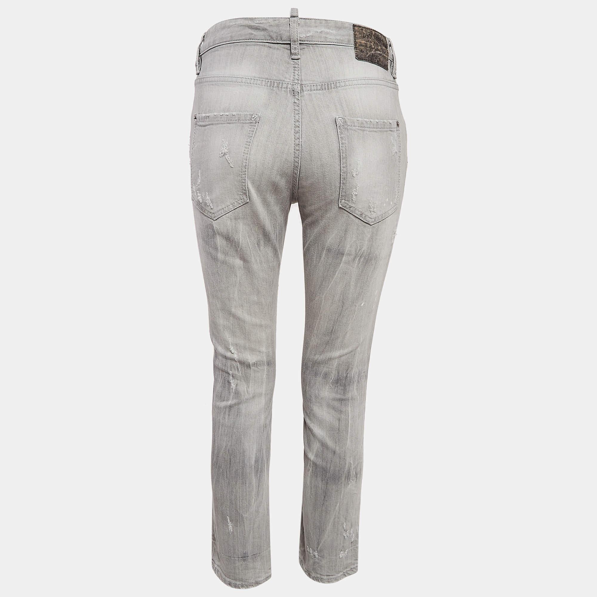 A good pair of jeans always makes the closet complete. This pair of jeans is tailored with such skill and style that it will be your favorite in no time. It will give you a comfortable stylish fit.