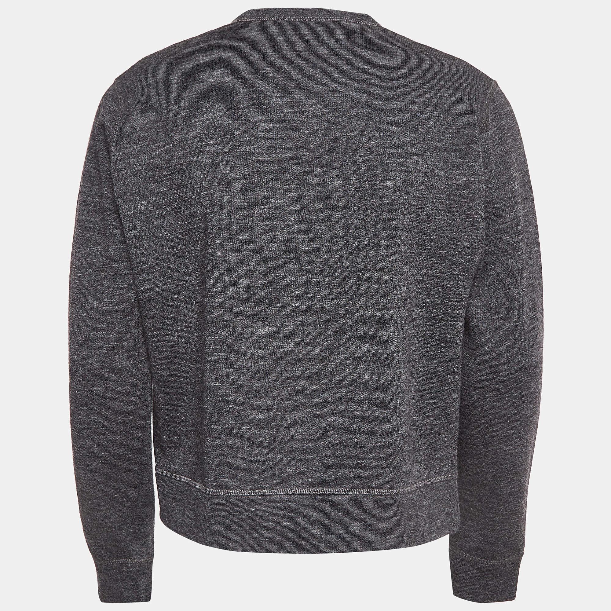Ob Sie mit Freunden ausgehen oder einfach nur faulenzen wollen, dieses Sweatshirt ist vielseitig einsetzbar und lässt sich auf viele Arten stylen. Es wurde aus feinem Stoff hergestellt.