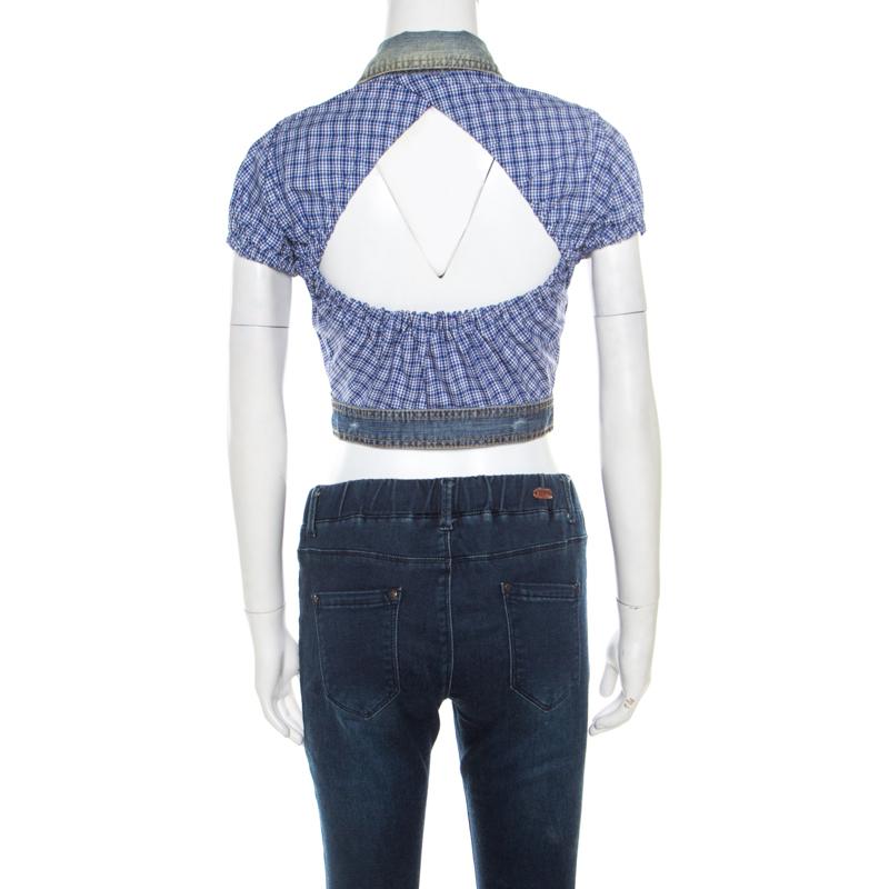 Get set to make a statement like never before in this cropped vest from Dsquared2! The indigo creation is made of a cotton blend and features a distressed faded effect. It flaunts contrasting short sleeves, collars. twin chest pockets and a cutout