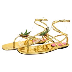 Dsquared2 Marija – Flache Sandalen mit Blatt-Wickel-Design aus goldfarbenem Lackleder mit Spiegelglanz, Größe 39