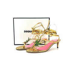 Sandales Dsquared2 Marija, en cuir verni doré miroir, à lanières en forme de feuille et bride en T, couleur sable, taille 40