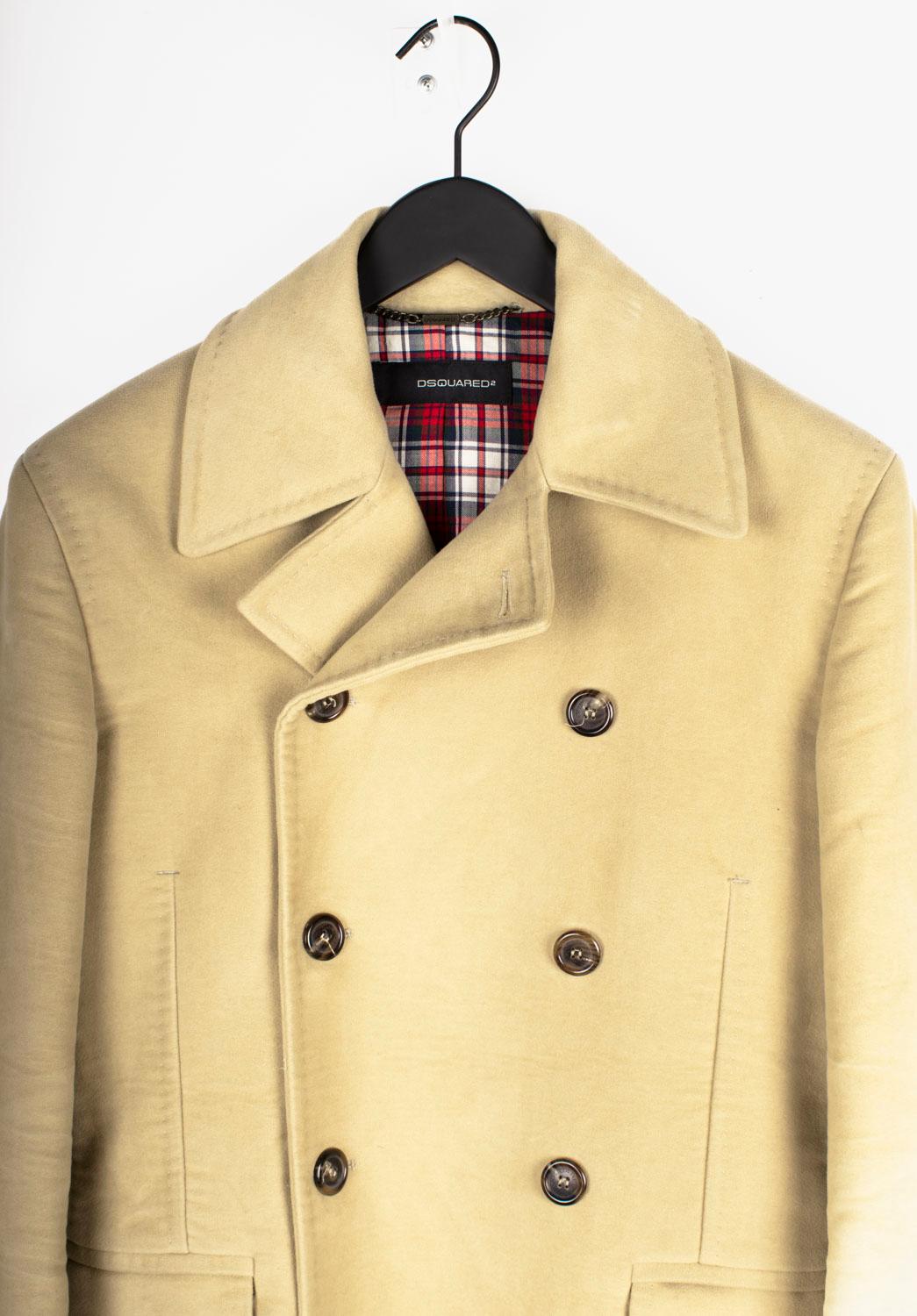 Controlla le mie altre inserzioni. Ho molti altri abiti firmati in vendita. Aperto a qualsiasi offerta.
L'articolo in vendita è 100% autentico Dsquared2 Peacoat Moleskin Uomo Cappotto, VINU0
Colore: sabbia
(Il colore effettivo può variare