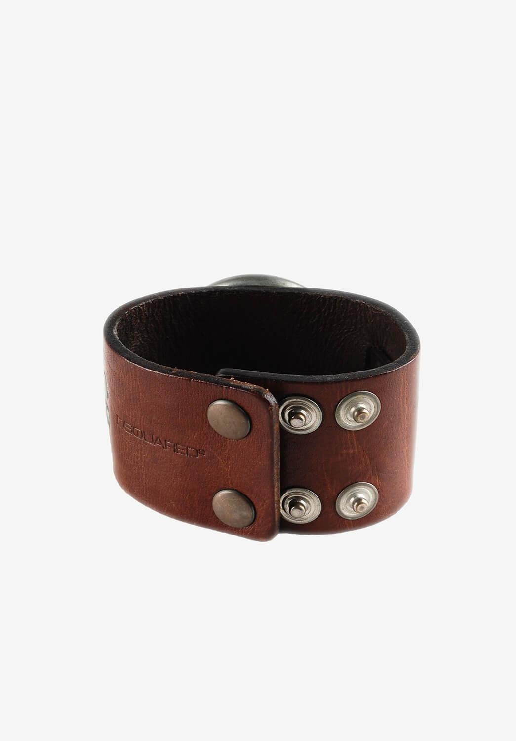 Item for sale is 100% genuine Dsquared2 Men Leather Bracelet  
Color: Brown
(An actual color may a bit vary due to individual computer screen interpretation)
Material: Leather, metal
Tag size: One Size (3 positions)
This bracelet is great quality
