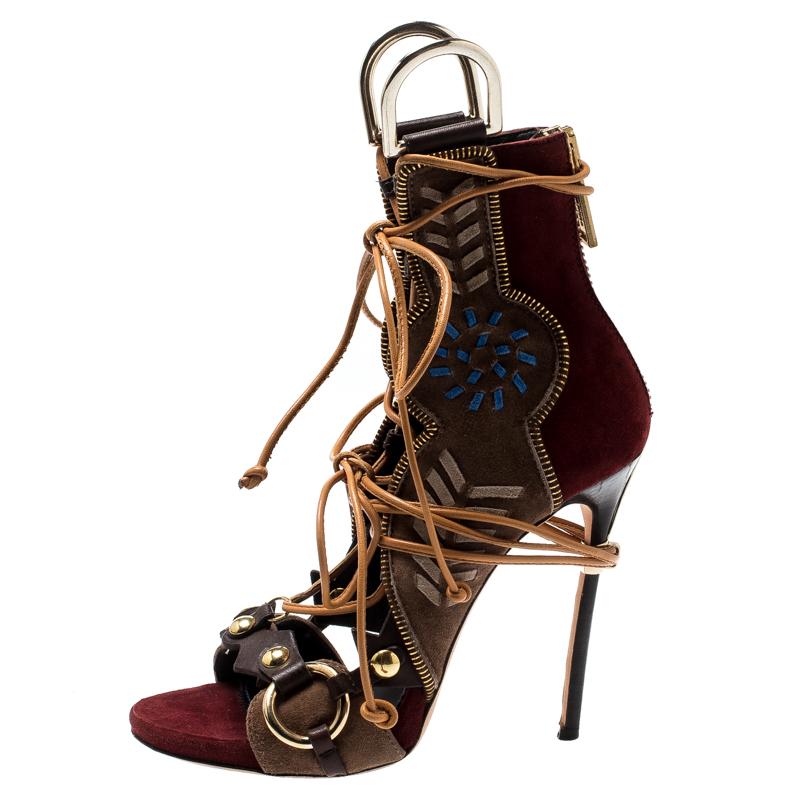 Crafted from suede and leather, this multicolor creation exhibits a unique design. Created by Dsquared2, these Eskimo sandals feature a tie-up detail from the top to the front strap, passing by the 12cm heel. Adorned by gold-tone hardware, this pair