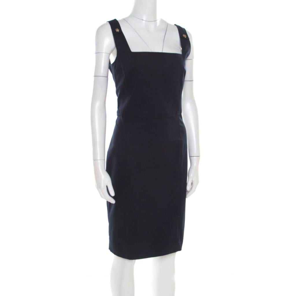 The tailoring of the dress is precise and beautiful making it one of the perfect creations from Dsquared2. Classy and elegant, you cannot go wrong with this soothing navy blue dress, be it any occasion! The gorgeous dress completes its look with