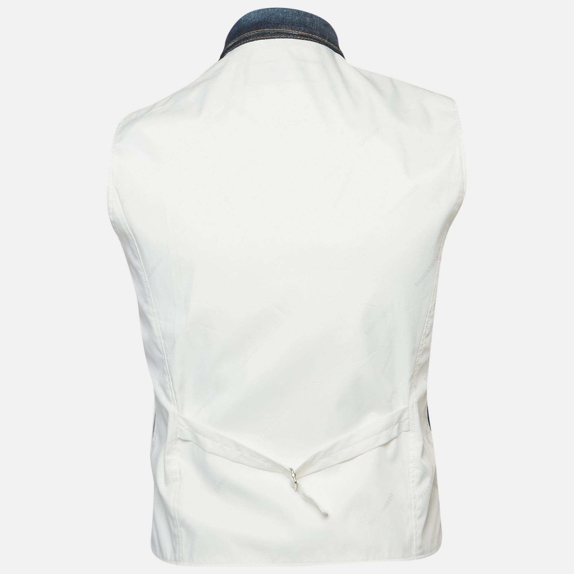 Dsquared2's vest for men has distressed details, front button closure, and two pockets. This summer, style it with shorts and pants.