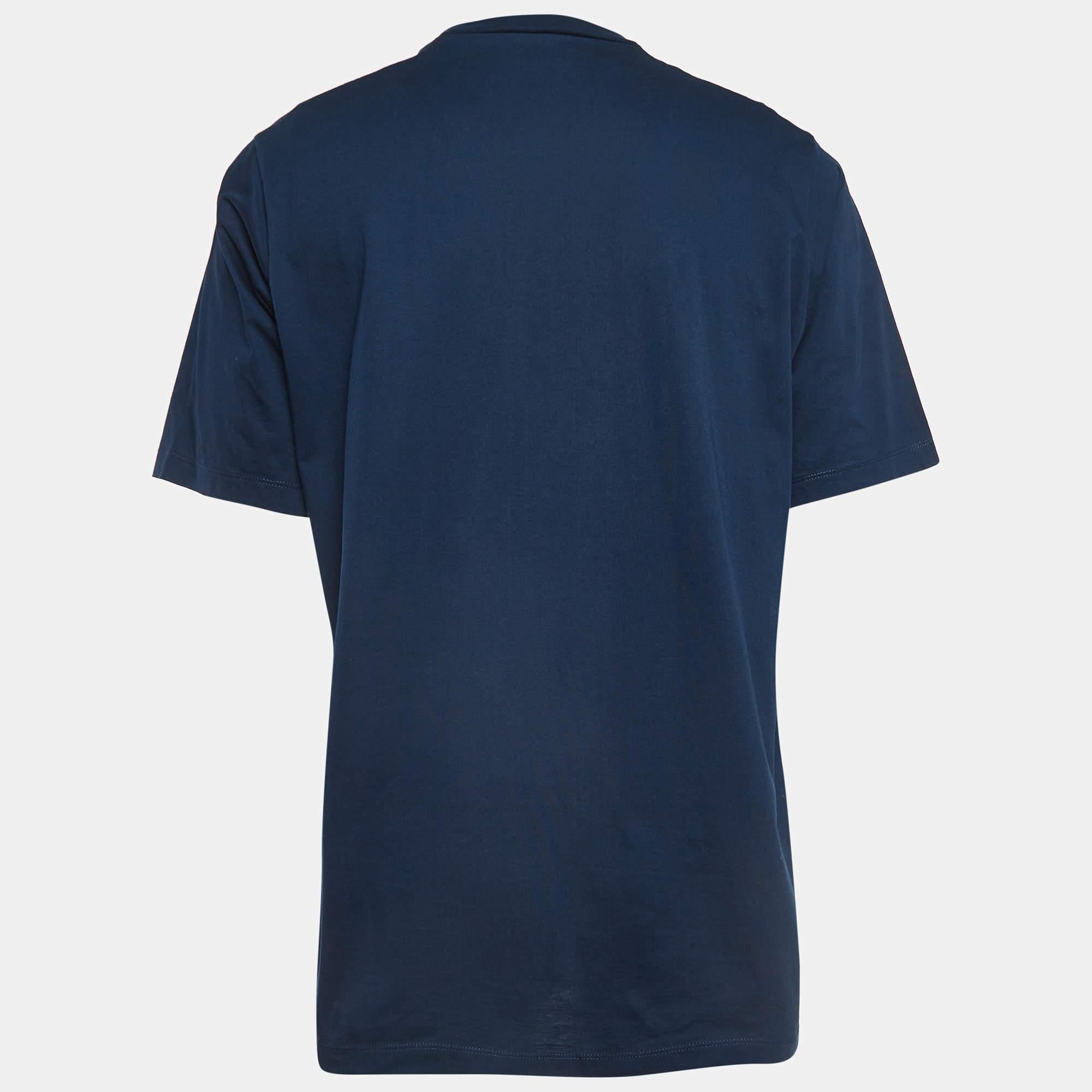 Dieses T-Shirt eignet sich perfekt für lässige Ausflüge oder Besorgungen und ist das beste Stück, um sich darin wohl zu fühlen und stilvoll zu sein. Es hat einen auffälligen Farbton und eine lockere Passform.