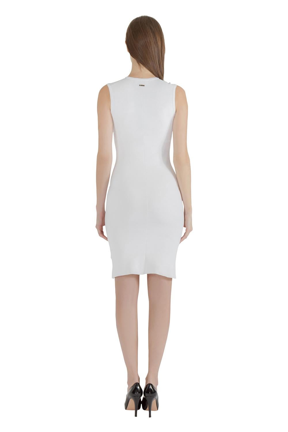 This tank dress from Dsquared2 is form-fitting and comfortable to wear. It is styled in an off-white hue with ribbed trims and a V neckline. While this dress will look great with pumps, it can also be paired with sneakers for casual