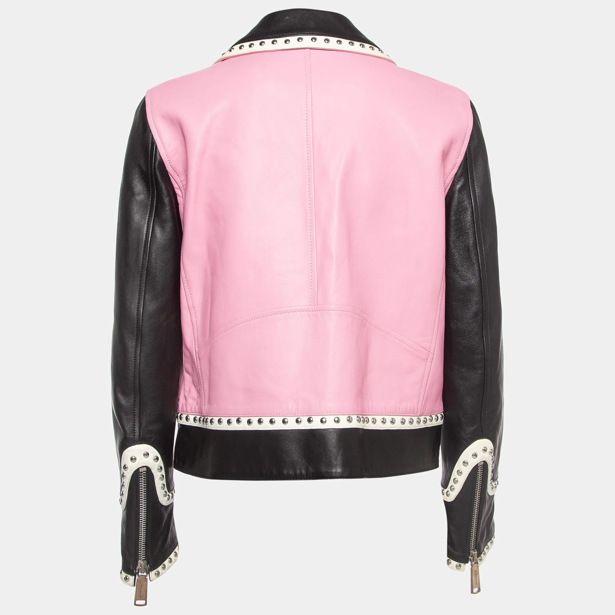Experience luxury in every seam with this Dsquared2 leather jacket. Merging artistry and fashion, it's a piece that adds unmissable charm to your look, defining your unique style.


