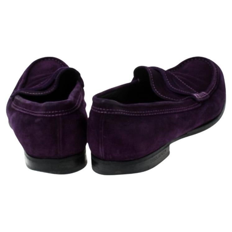 This comfortable pair of loafers by Dsquared2 will make a great addition to your shoe collection. They have been crafted from suede in purple and styled with Penny keeper straps. Snug leather insoles beautifully complete the loafers.