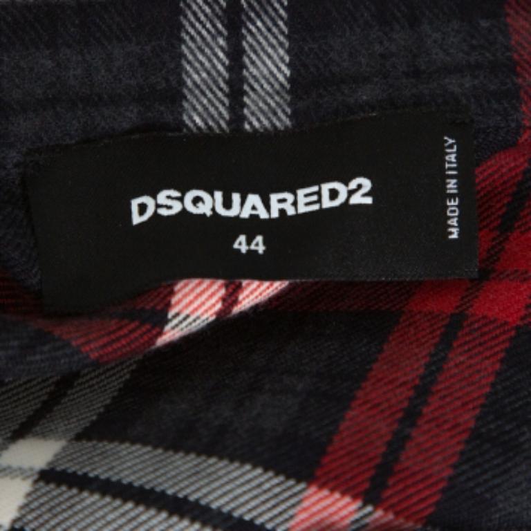 Tailored with precision using cotton, this flannel shirt from Dsquared2 will be a staple addition to your closet. It has long sleeves, a simple collar, full front buttons, and check patterns in red and grey. It will add to your casual style.