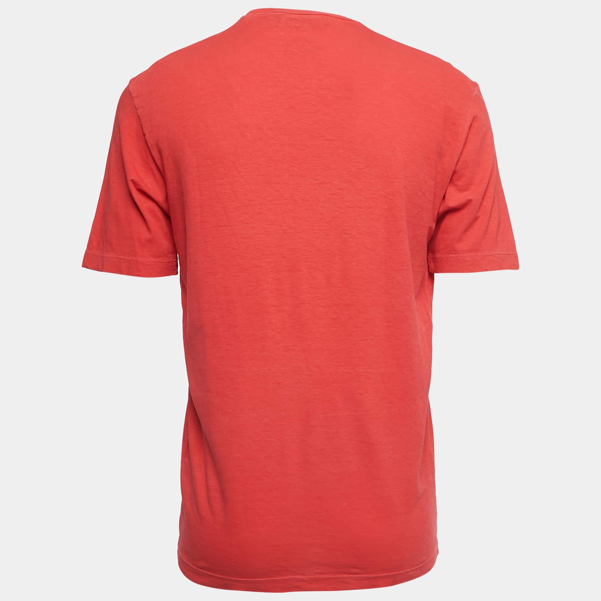 Perfect for casual outings or errands this T shirt is the best piece to feel comfortable and stylish in. It flaunts a catchy shade and a relaxed fit.