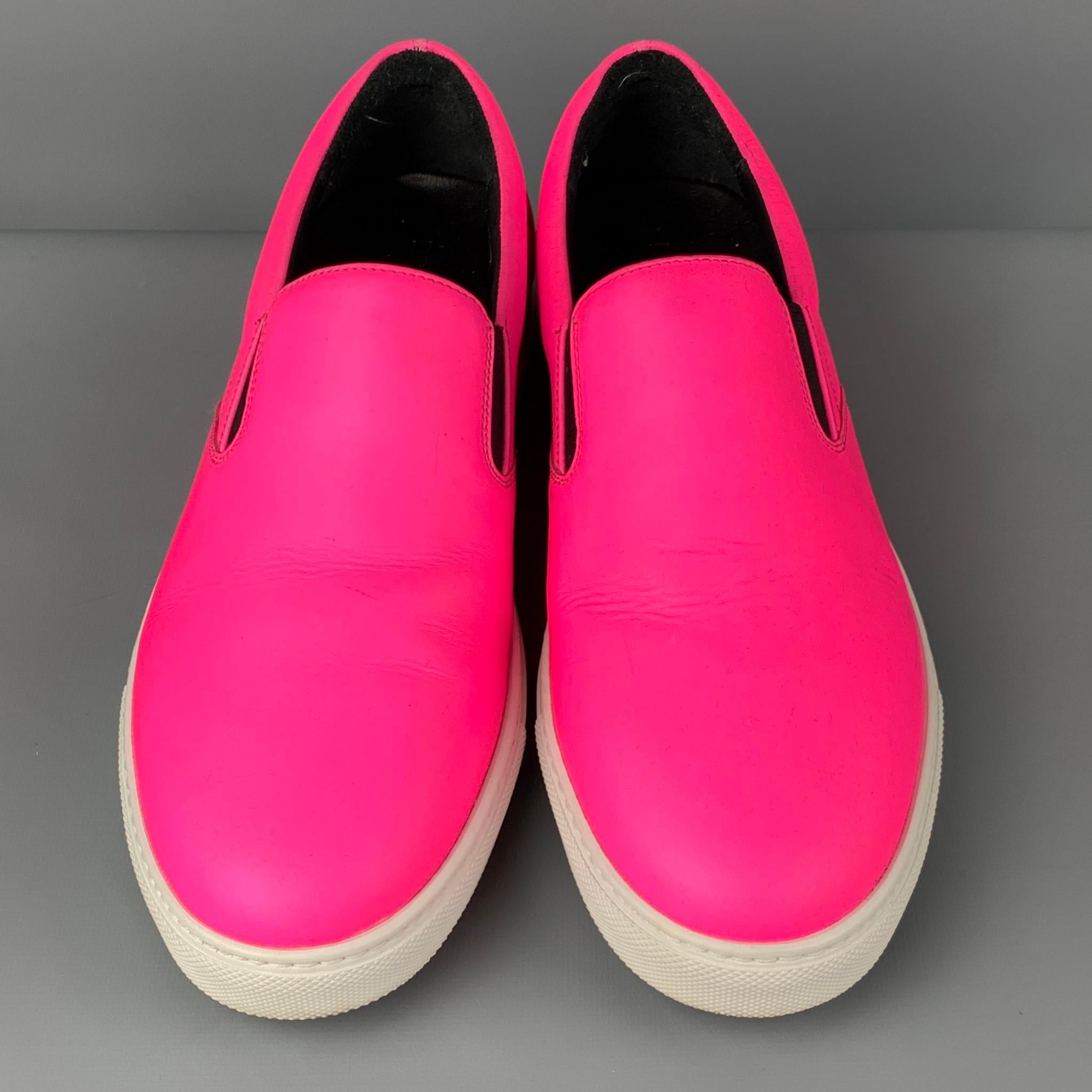 DSQUARED2 Size 10 Neon Pink Nylon Slip On Sneakers In Good Condition In San Francisco, CA