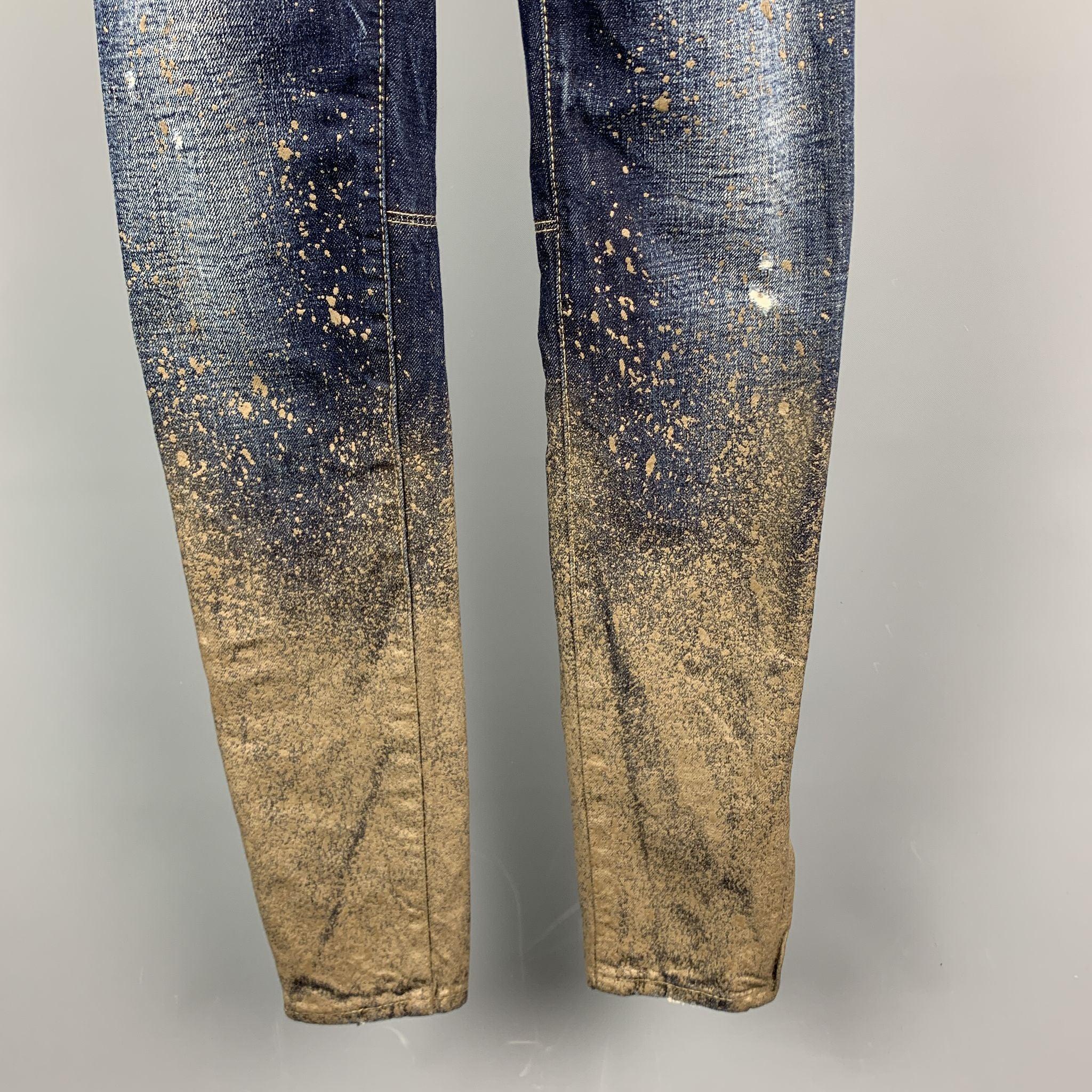 DSQUARED2 Size 2 Blue Cotton Paint Splattered Cuff Zipper Five Pockets Jeans In Good Condition For Sale In San Francisco, CA