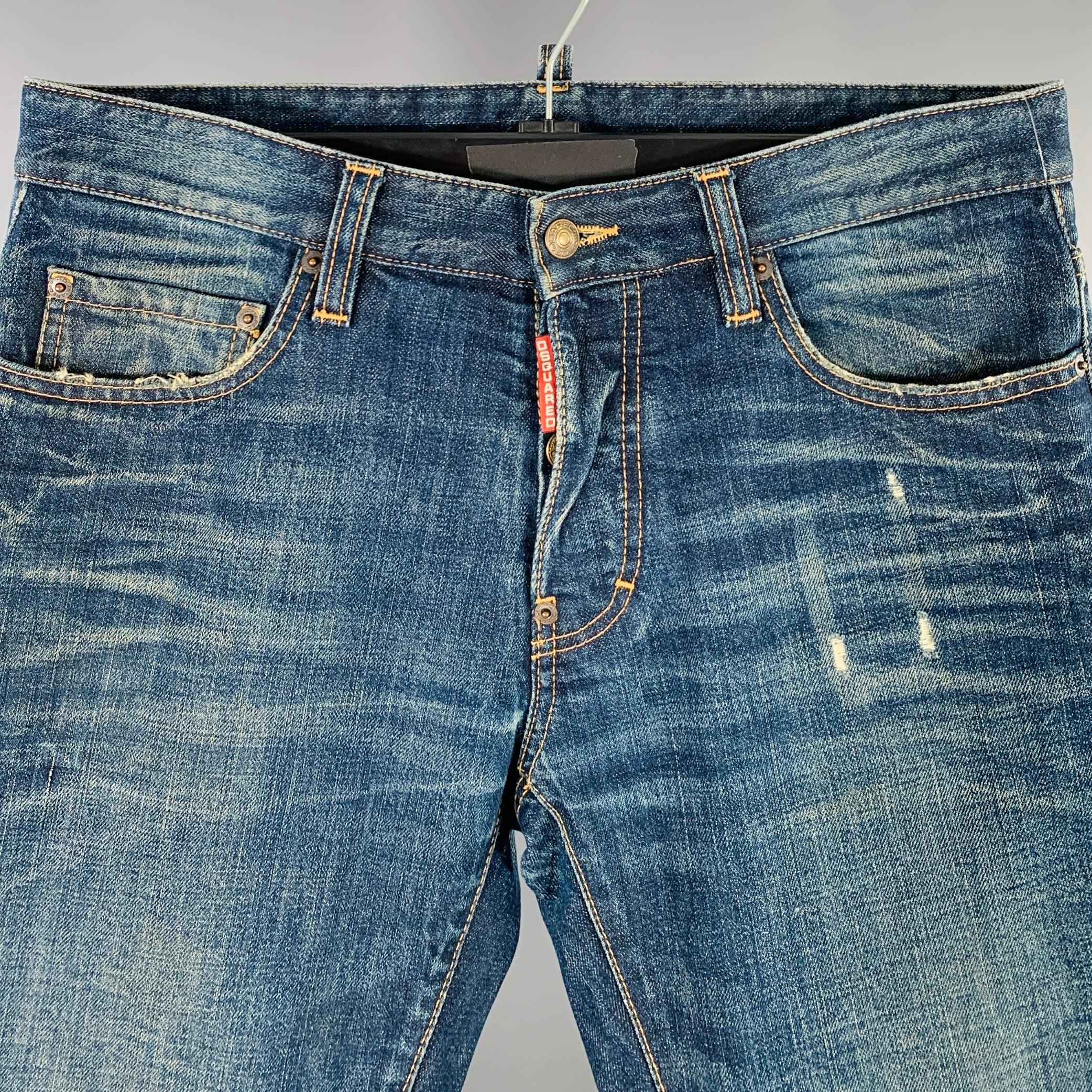 Jeans Dsquared2
en denim bleu, avec cinq poches, un design usé et une braguette boutonnée. Fabriqué en Italie. Excellent état. 

Marqué :   IT 46 

Mesures : 
  Taille : 30 pouces Taille : 8 pouces  Entrejambe : 32 pouces 

  
  
 
Référence Sui